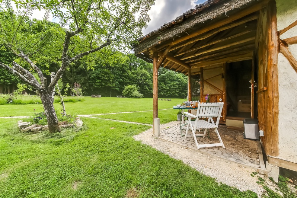 La Cabane en Paille : une expérience immersive en Lorraine à Claudon — salle de bain