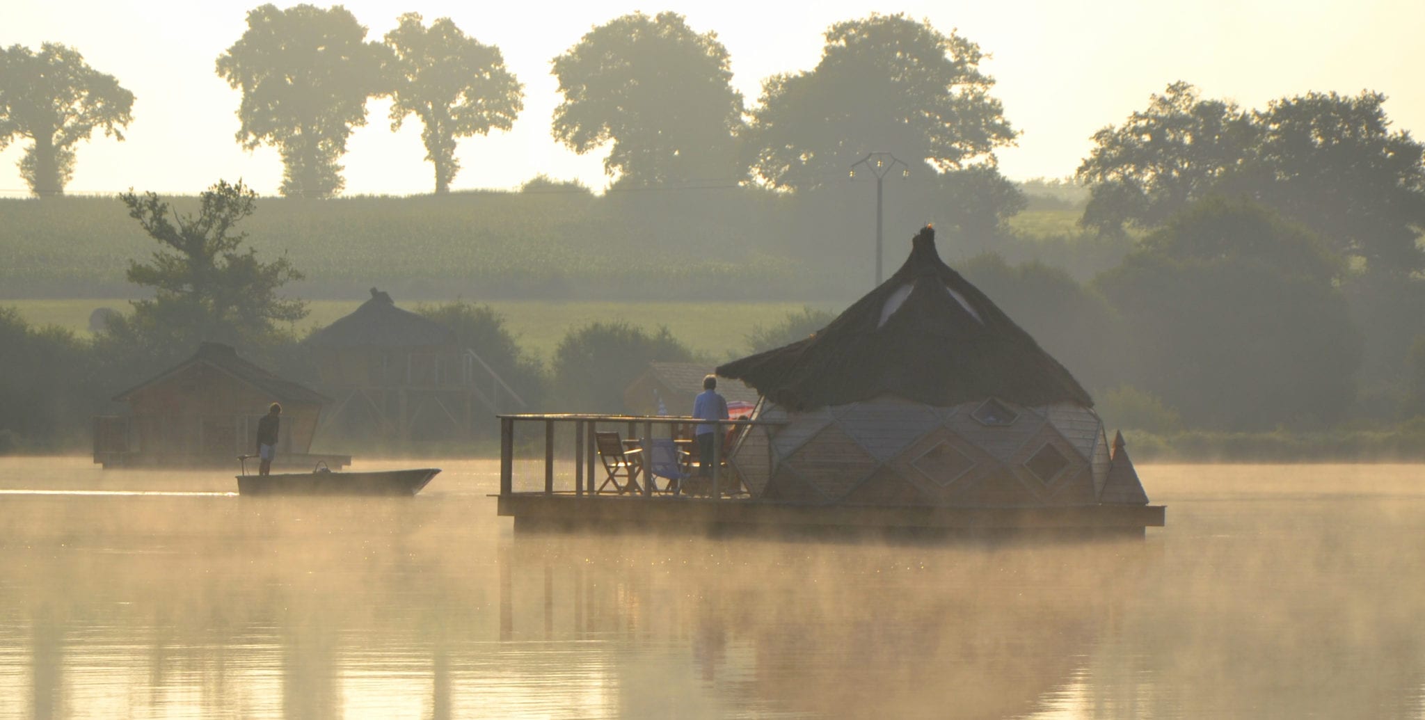Cabane Prestige flottante Cocoon — Nuit insolite avec spa à Pressac (Vienne) à Pressac — chambre