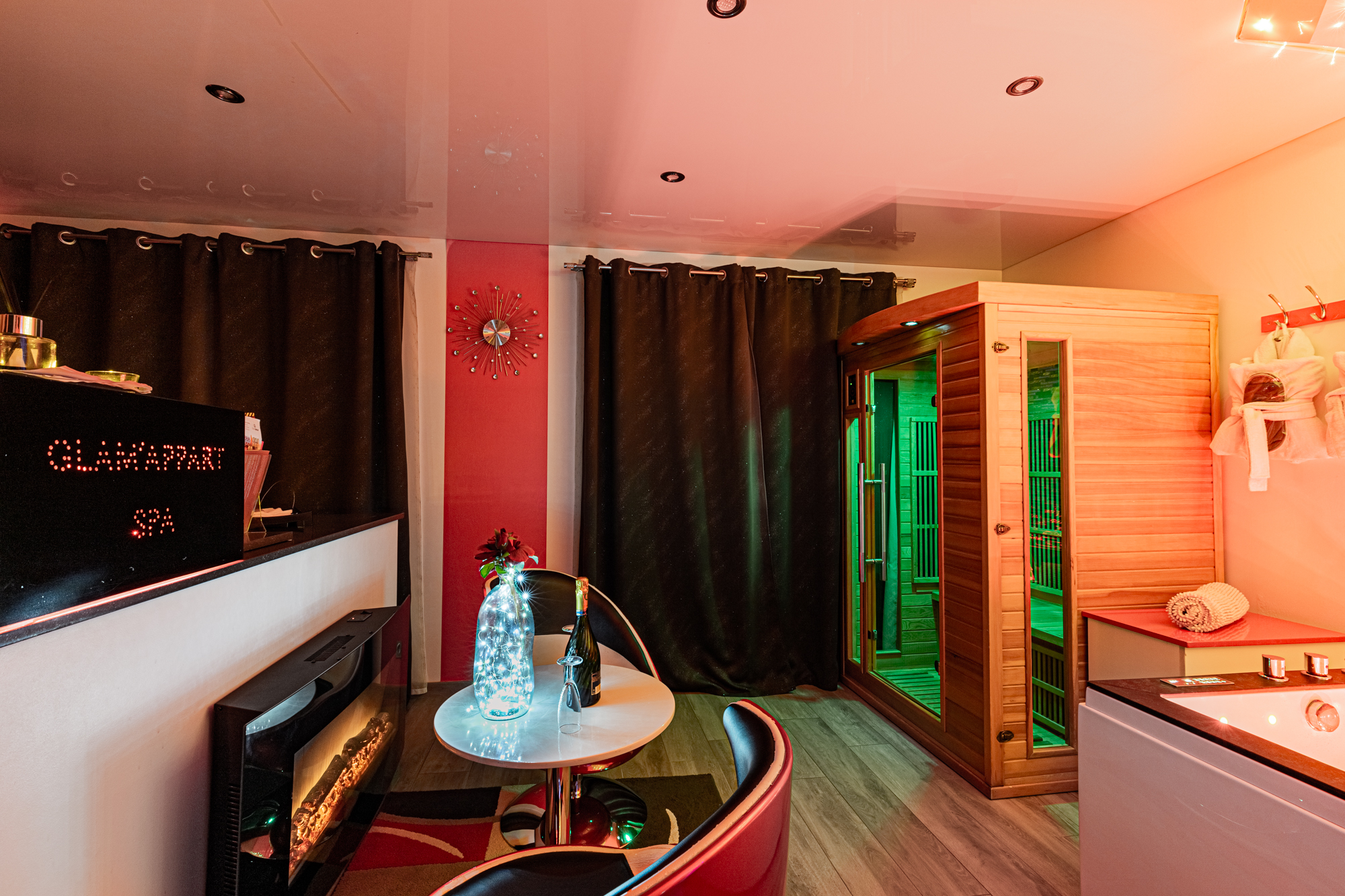 Glam Appart Spa Love you ciel étoilé — Appartement avec spa à Dijon à Dijon — détail architectural