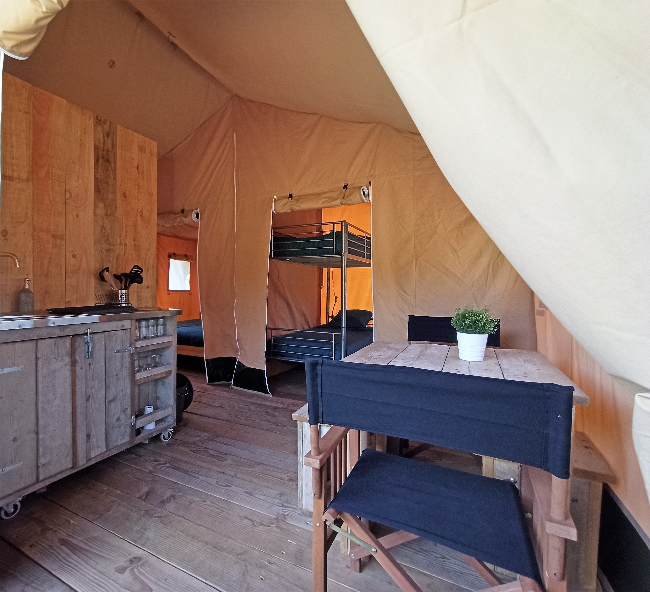 Séjournez dans le lodge du Hibou en Bourgogne à Quarré-Les-Tombes — vue intérieure