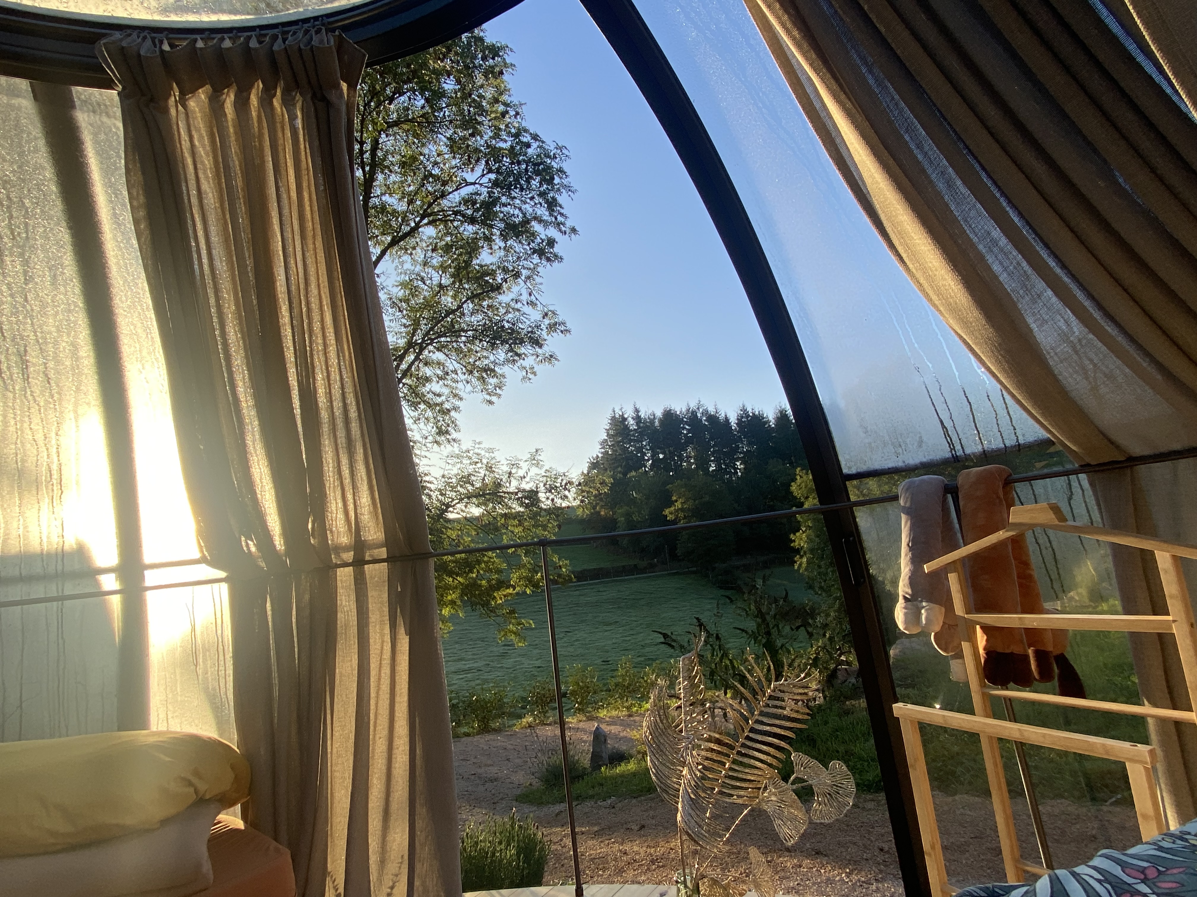 La Bougie perlée : un dôme enchanteur en Bourgogne à Varennes Sous Dun — environnement naturel
