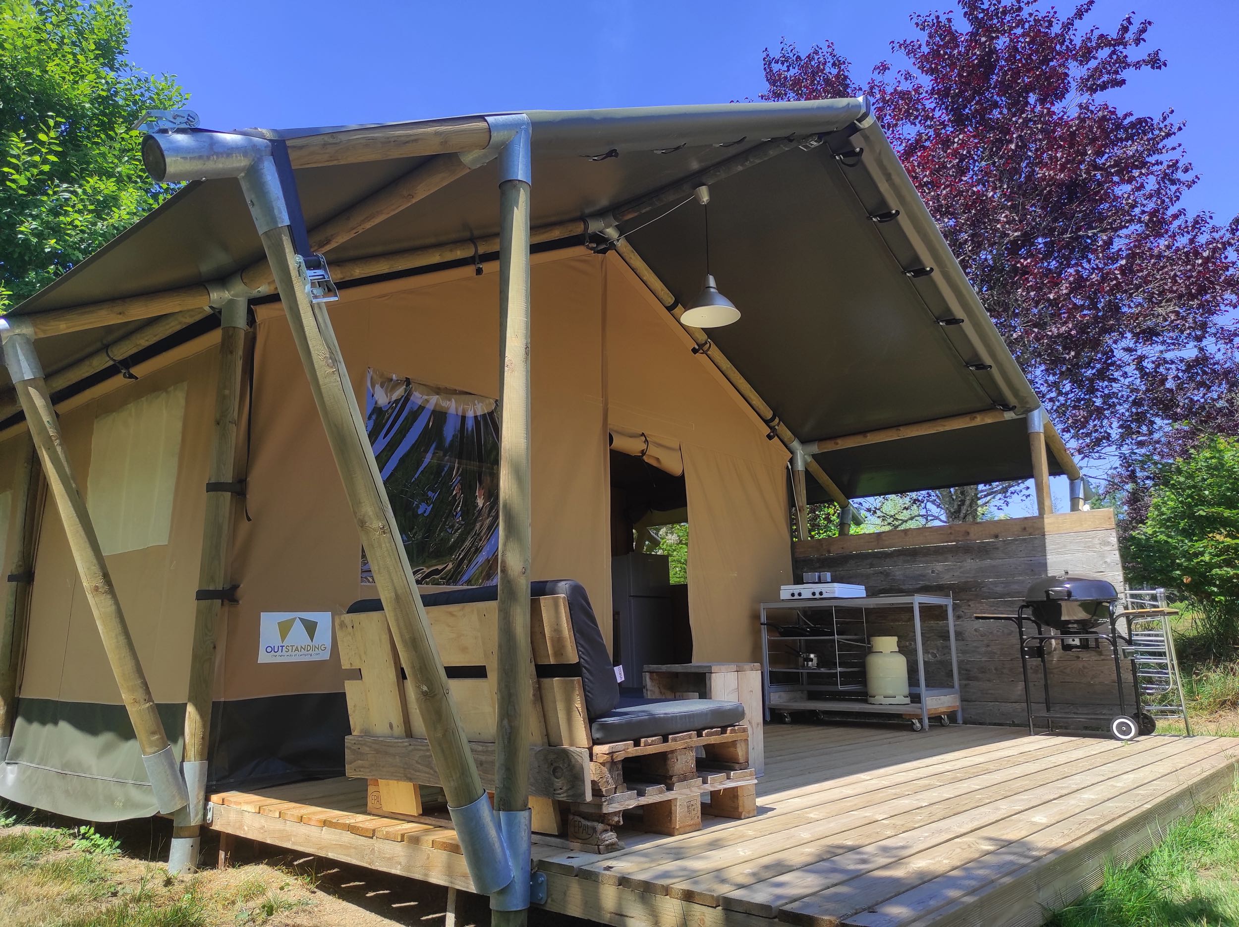 Safari lodge La Chabanne : une expérience immersive en pleine nature à Châtel-Montagne — vue intérieure