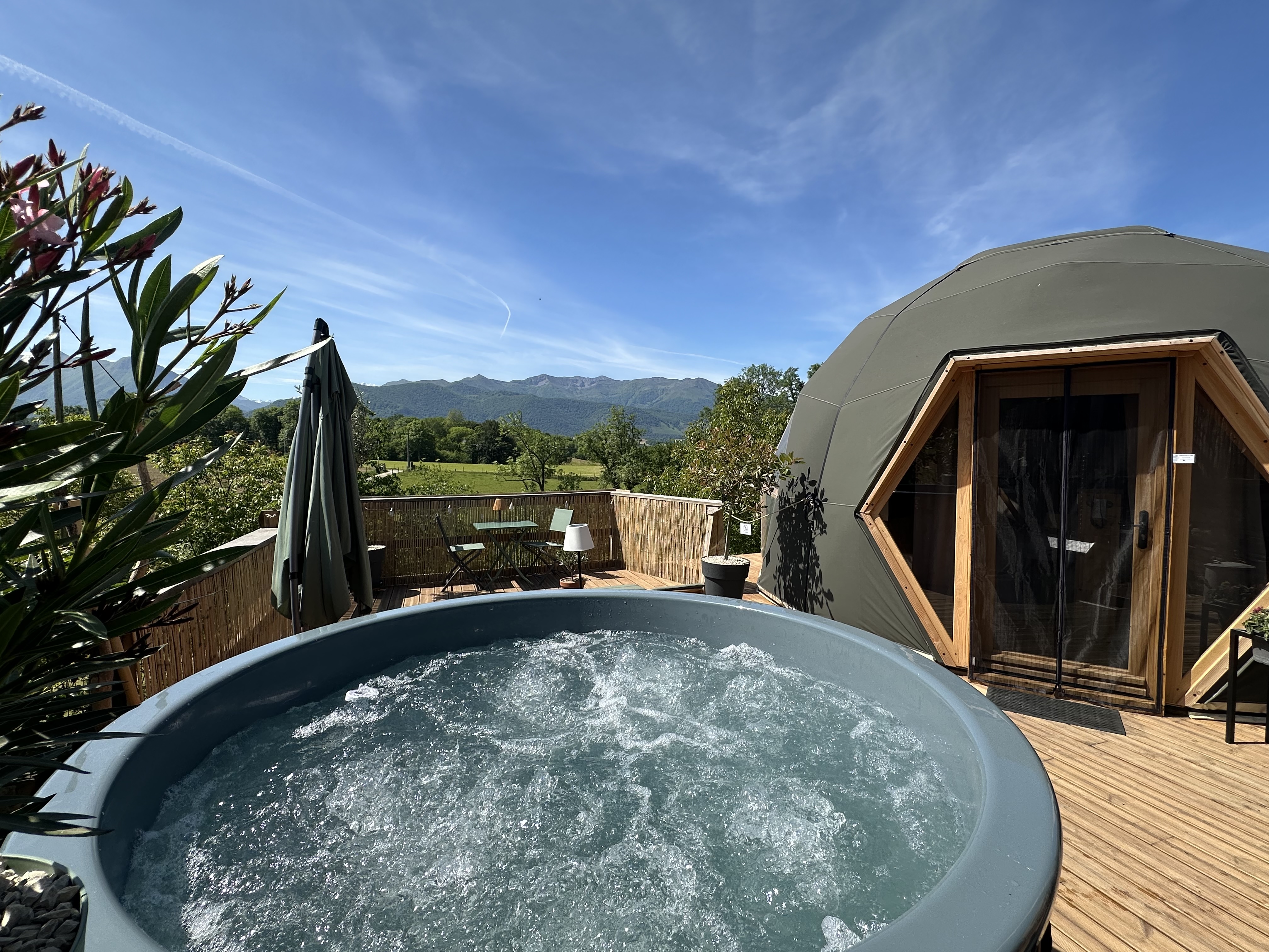 Le dôme avec spa privatif — Nuit romantique avec vue sur les Pyrénées