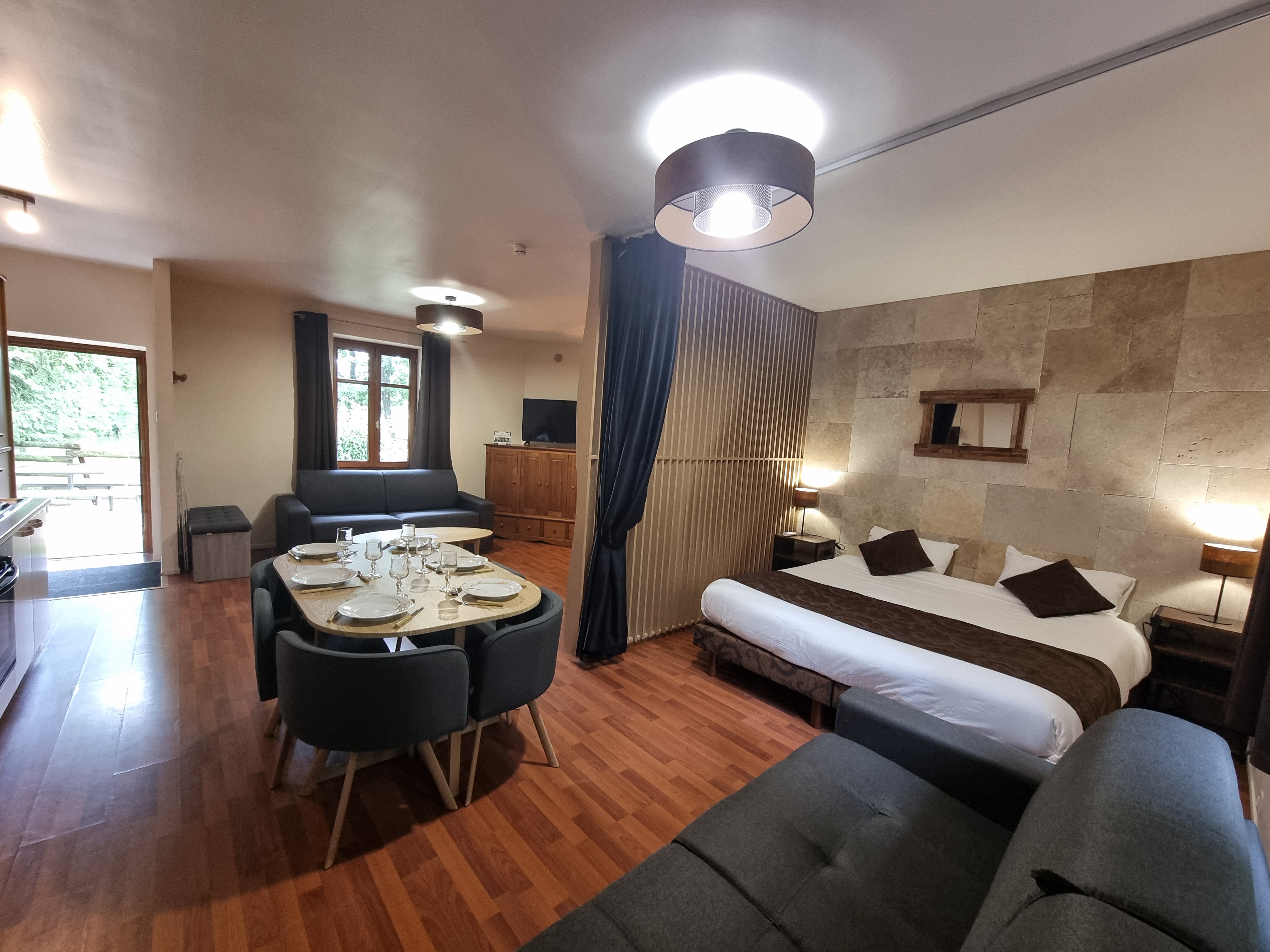 Gîte avec jacuzzi — Maison insolite avec spa à Ain