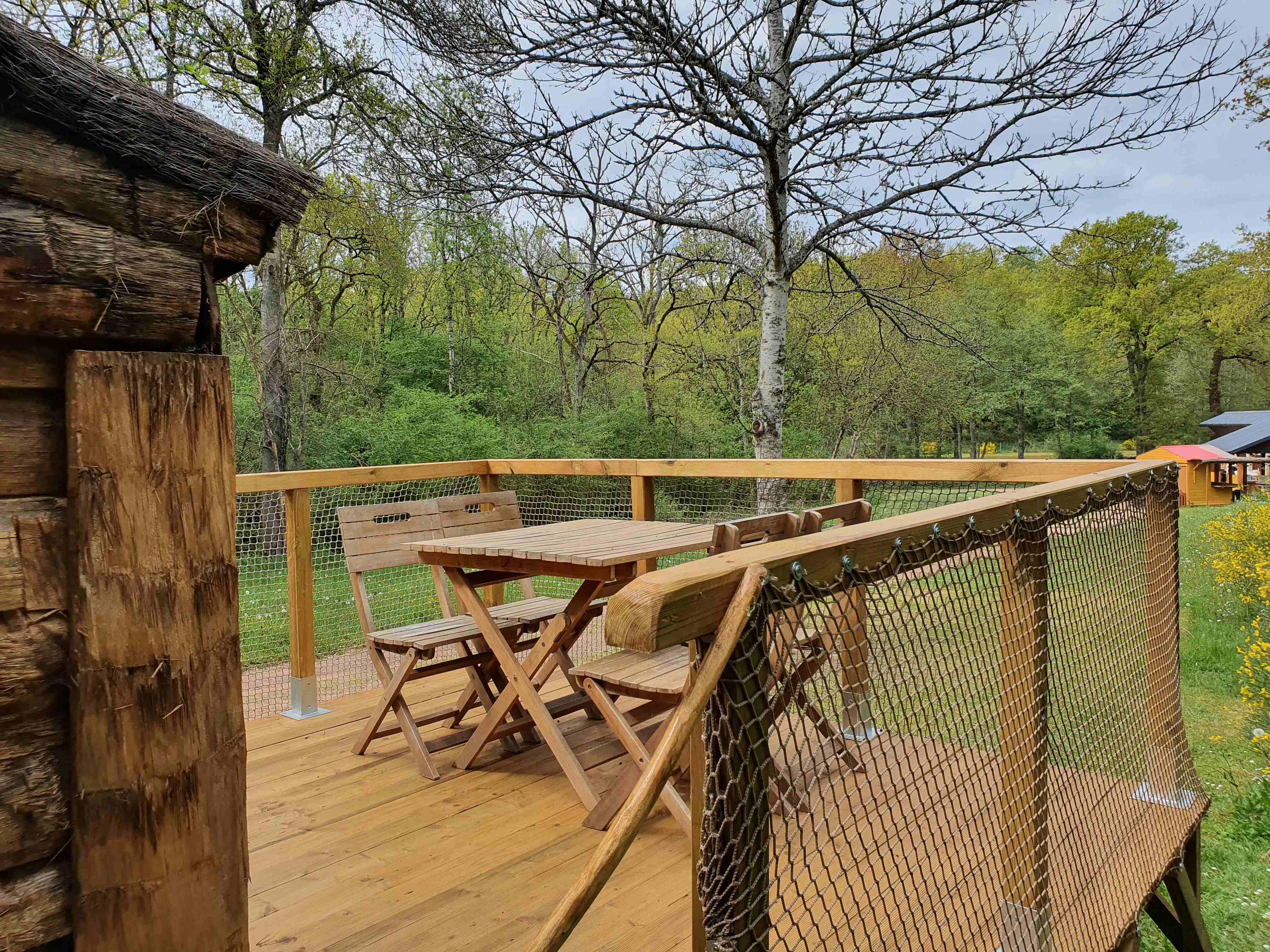 La cabane : une expérience immersive en Auvergne à Huriel — salle de bain