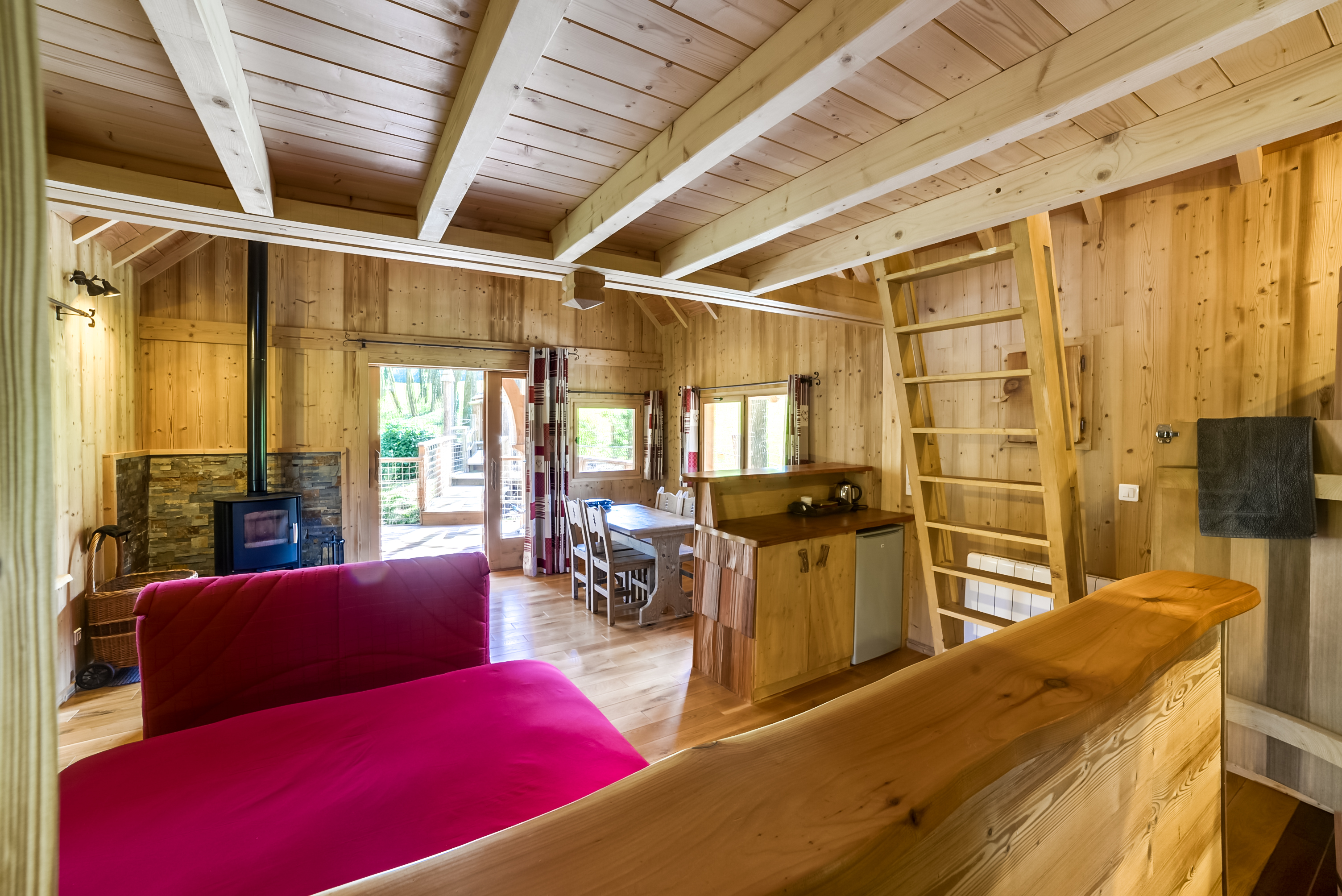 Cabane Spa des Cyprès : une expérience unique en Franche-Comté à Corcelle-Mieslot — environnement naturel