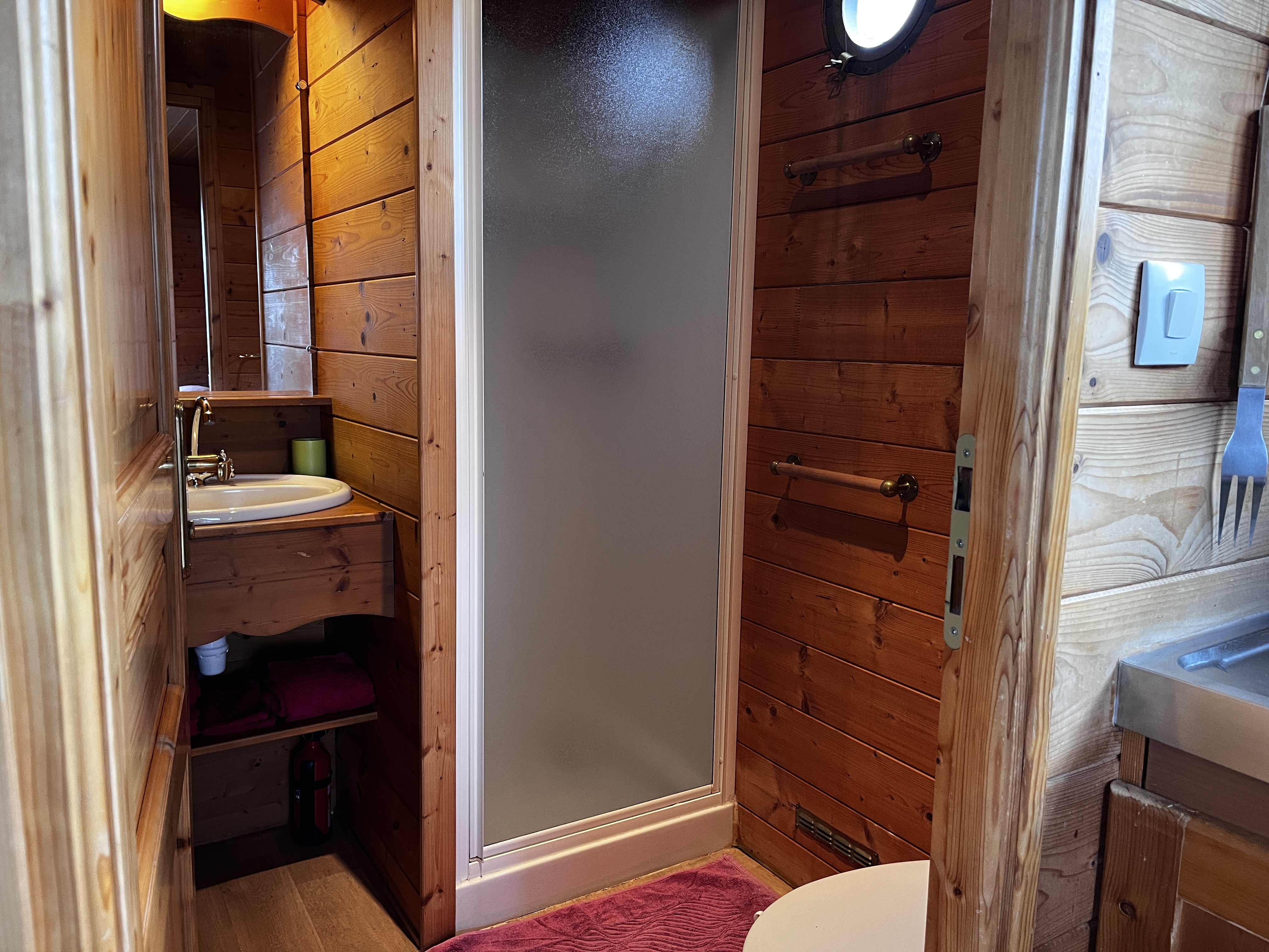 La caravane bohème — Roulotte avec spa à Ardèche à Le Teil — cuisine