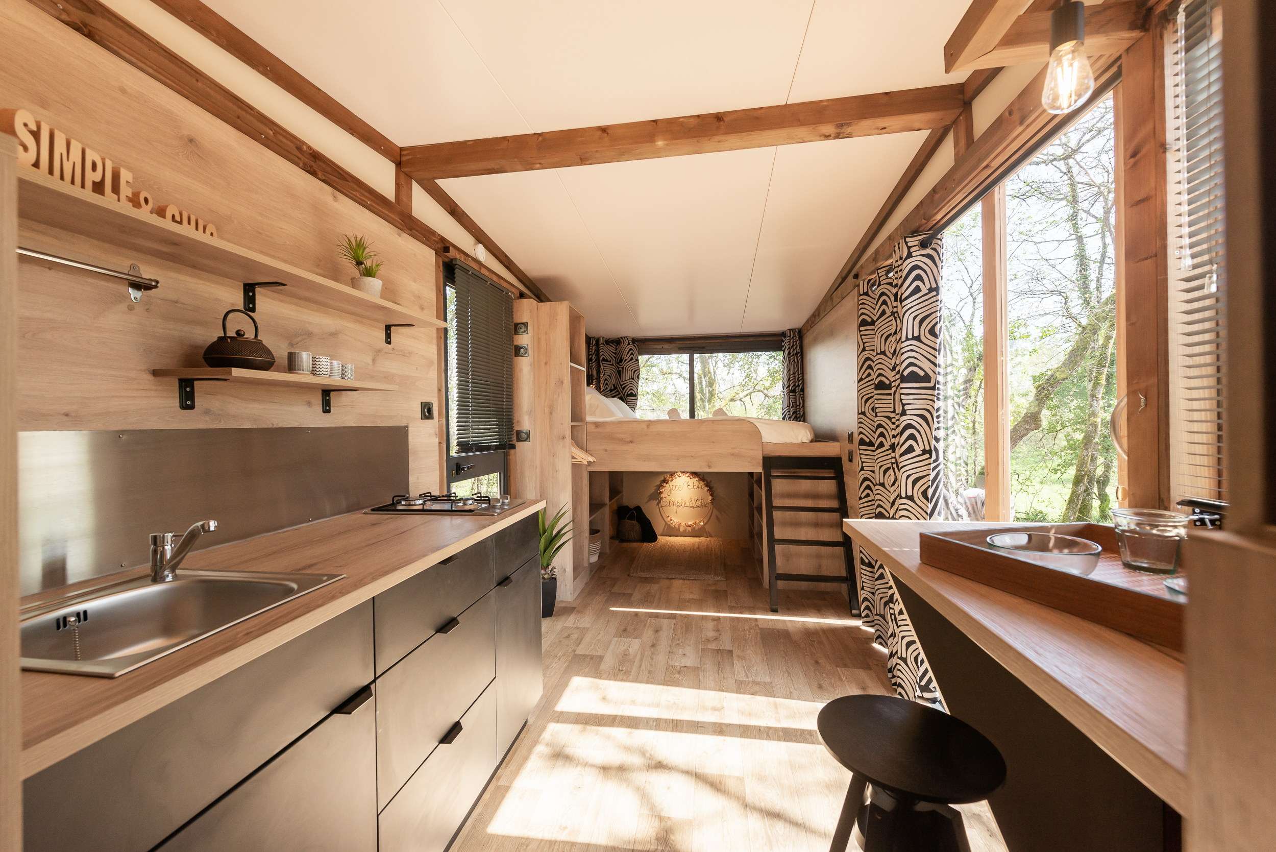 La Tiny le bois de Luce : une évasion moderne en pleine nature à Le Montat — chambre