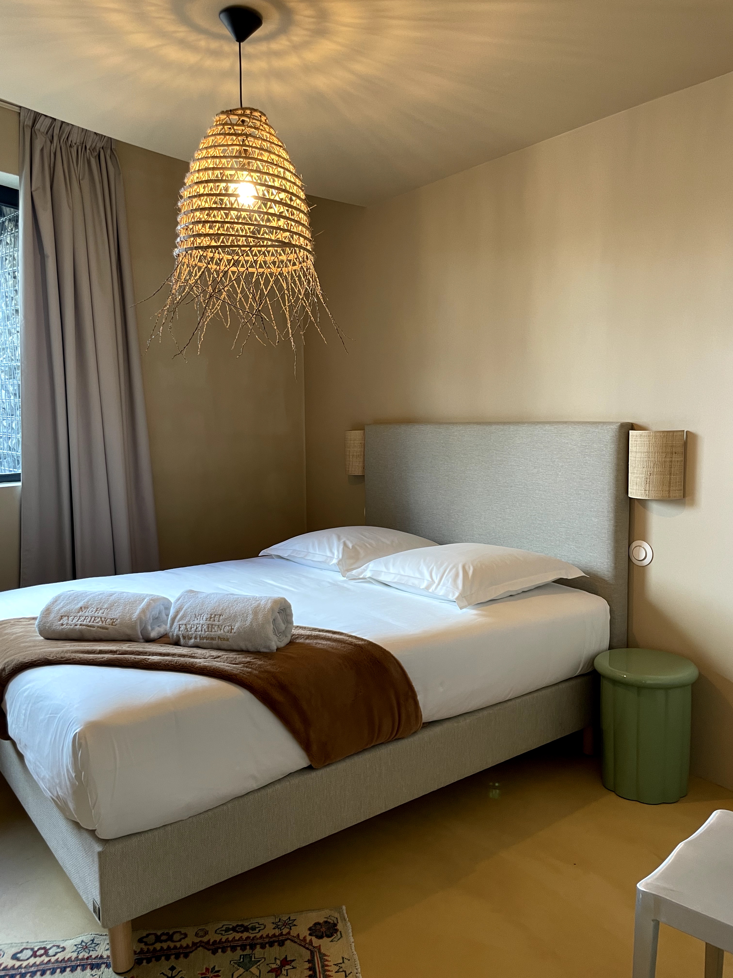 Lodge Lions : une expérience immersive en Aquitaine à Pessac — chambre