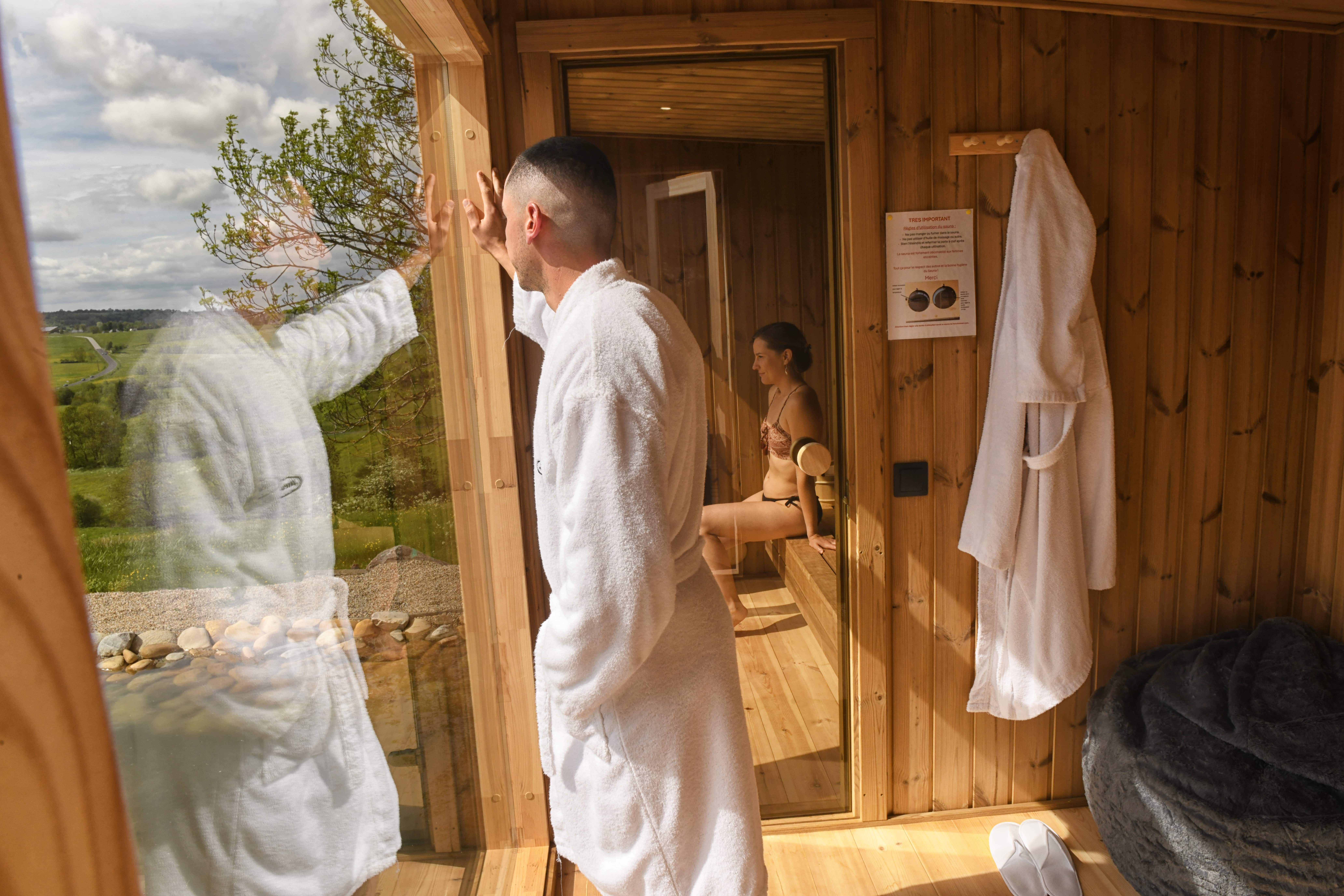 Cabane sur pilotis avec spa et sauna en Auvergne à Ségur-Les-Villas — chambre