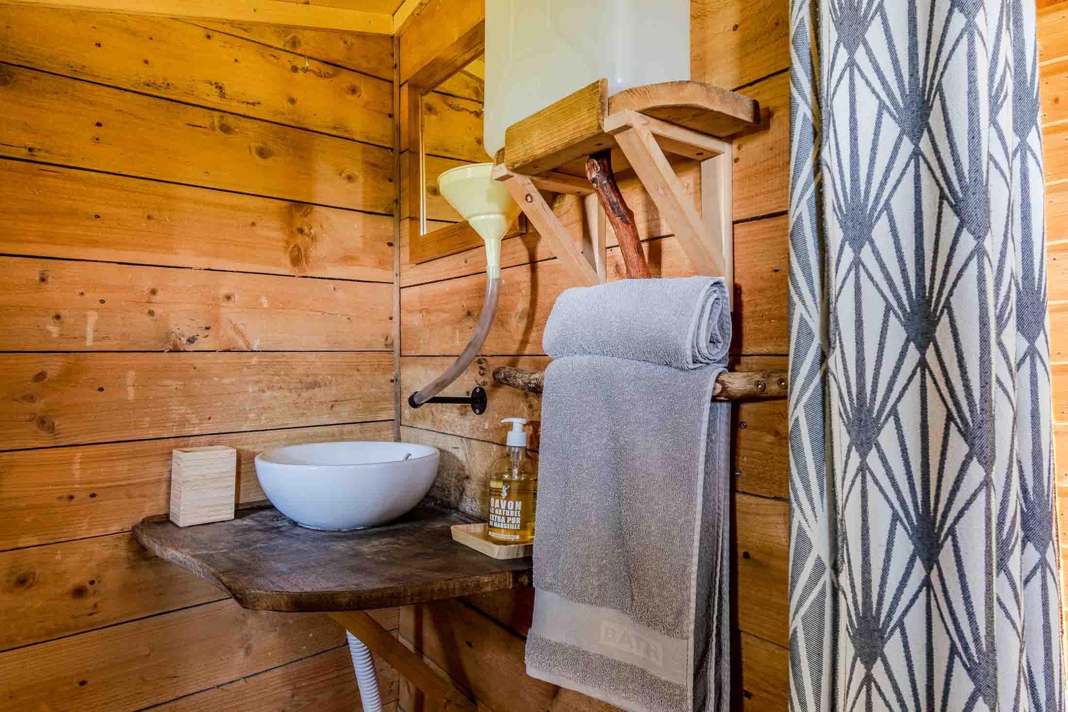 Cabane Rossignol — Nuit perchée à 10m dans les arbres en Calvados à Caen — environnement naturel