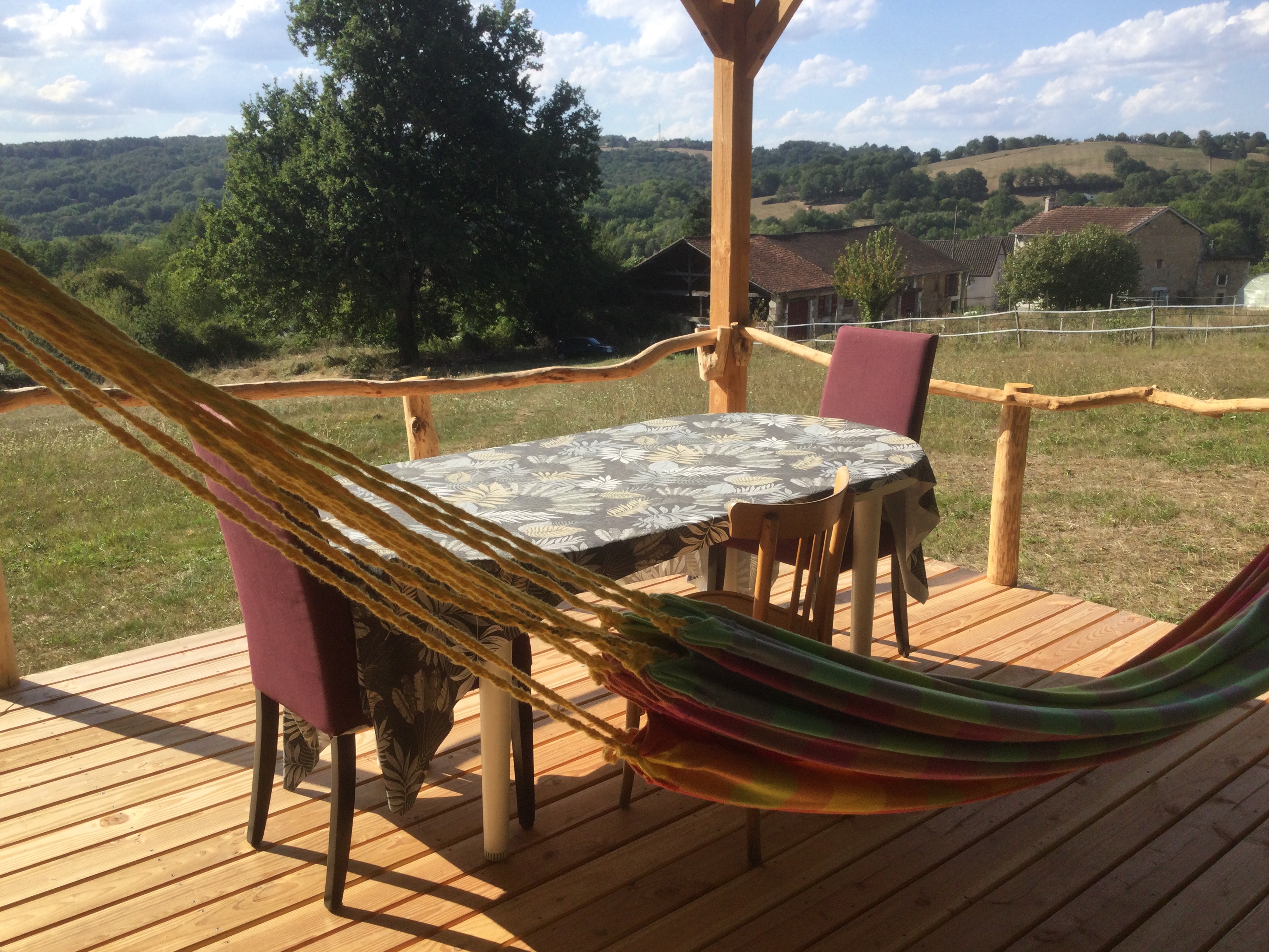 La roulotte du bonheur — Roulotte avec vue panoramique à Dordogne à Coursac — chambre