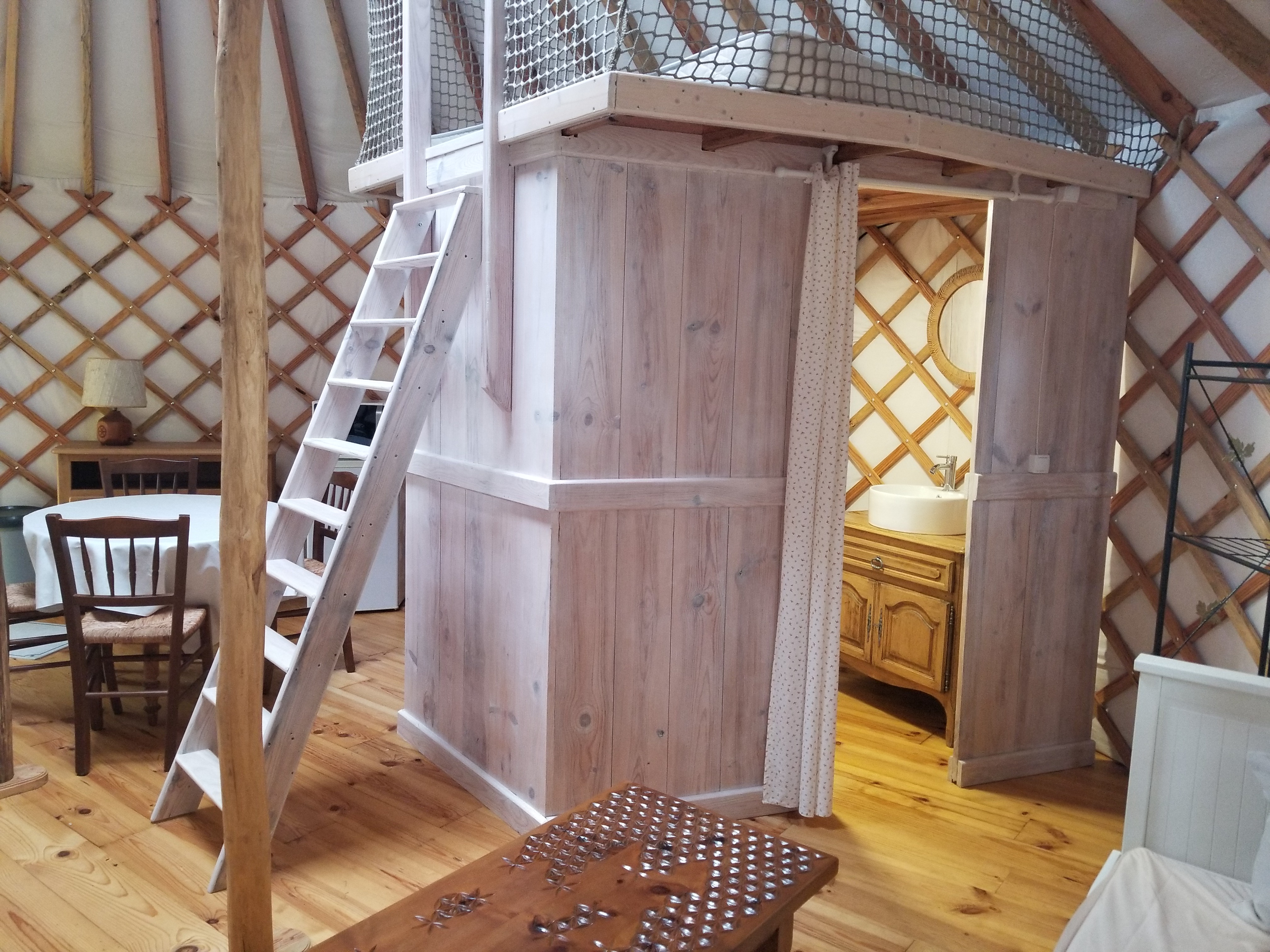 Vivez une expérience unique dans une yourte en Aquitaine à Gans — salle de bain