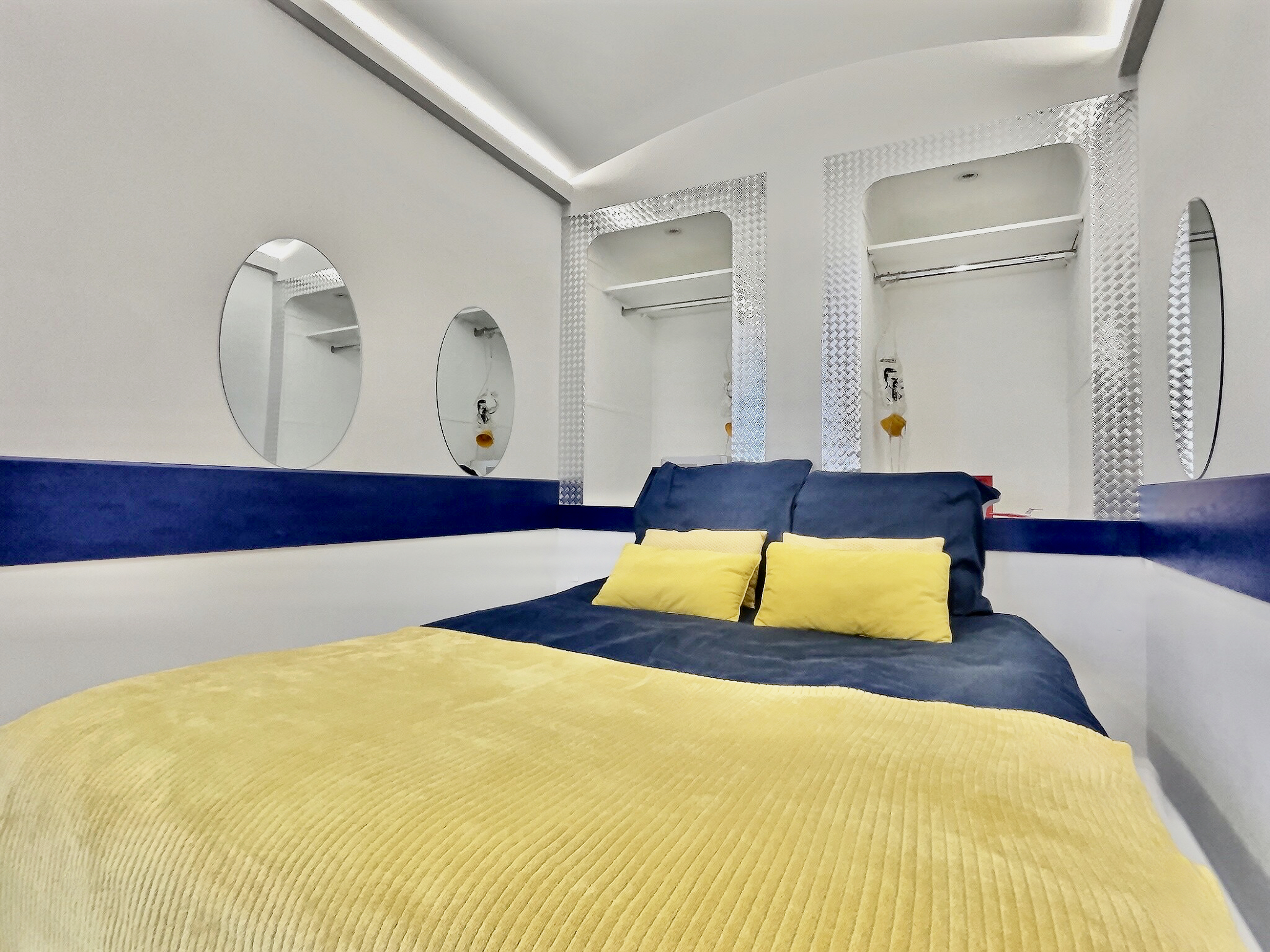 Insolite - Thème Jet Privé — Chambre à thème avec spa à Moontown à Moontown — vue intérieure
