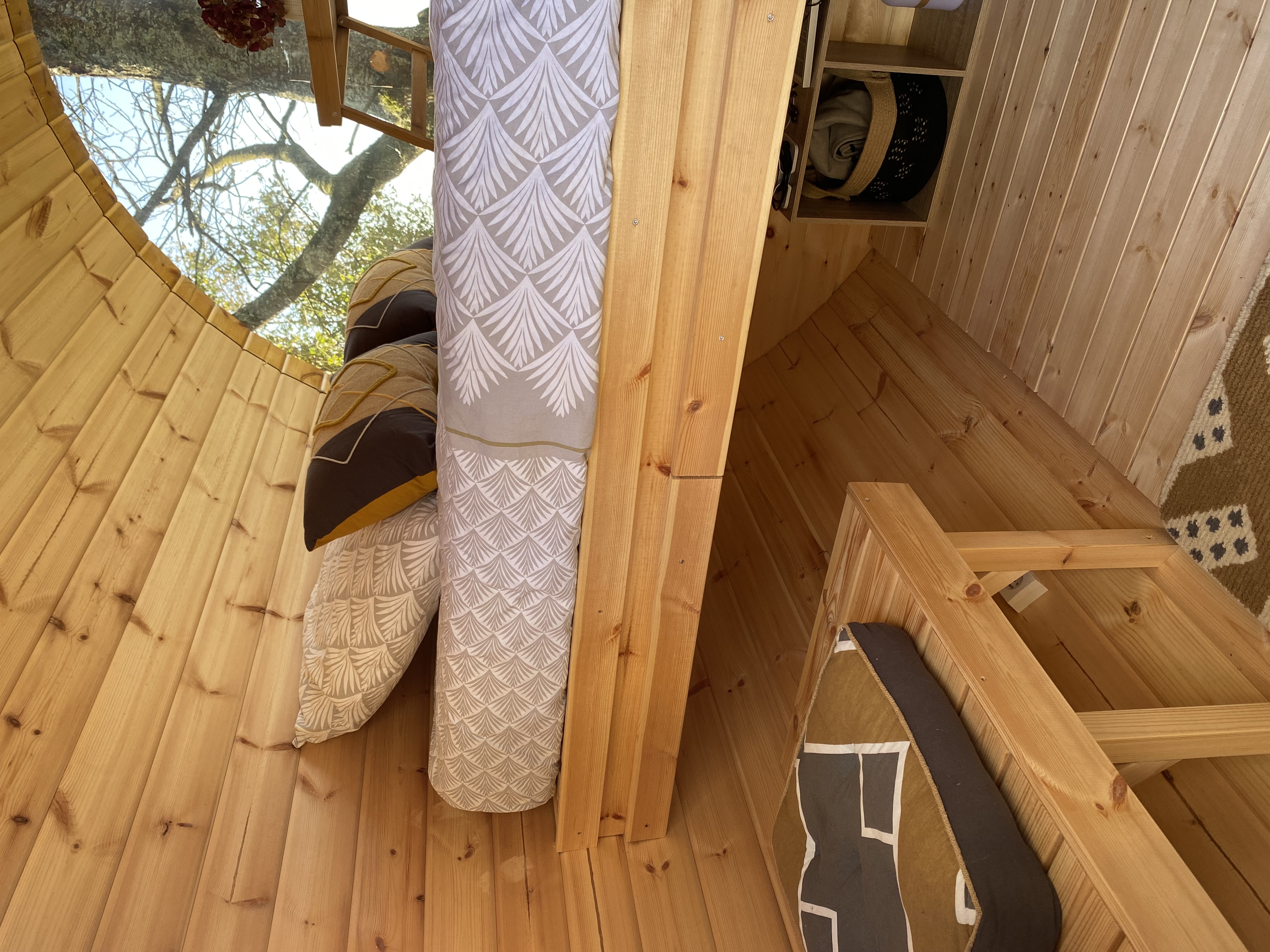 Le Tonneau & SPA — Nuit romantique avec bain nordique à Hautes-Pyrénées à Gardères — espace de vie