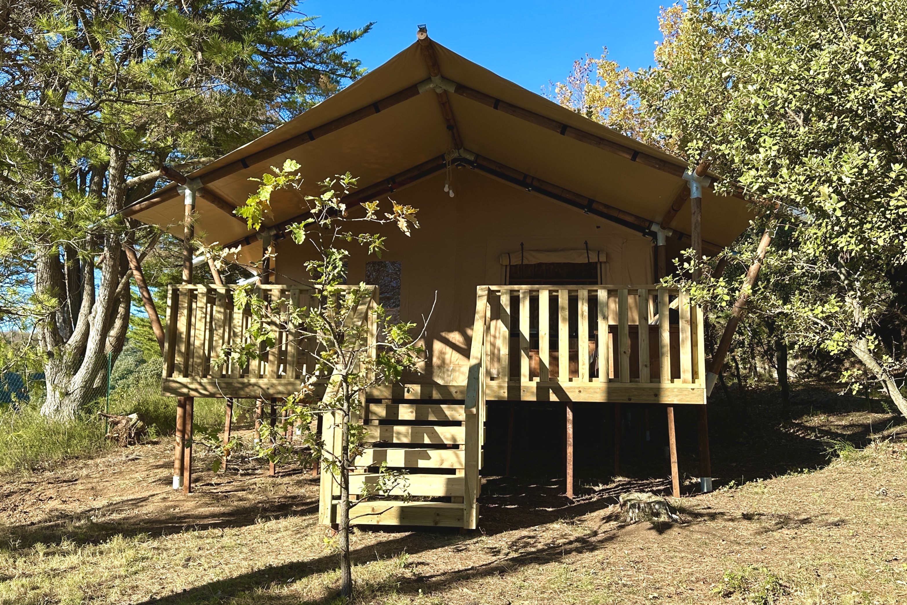 Tente l'Aven — Glamping avec spa et piscine à Aude à Gaja-et-Villedieu — vue depuis la terrasse