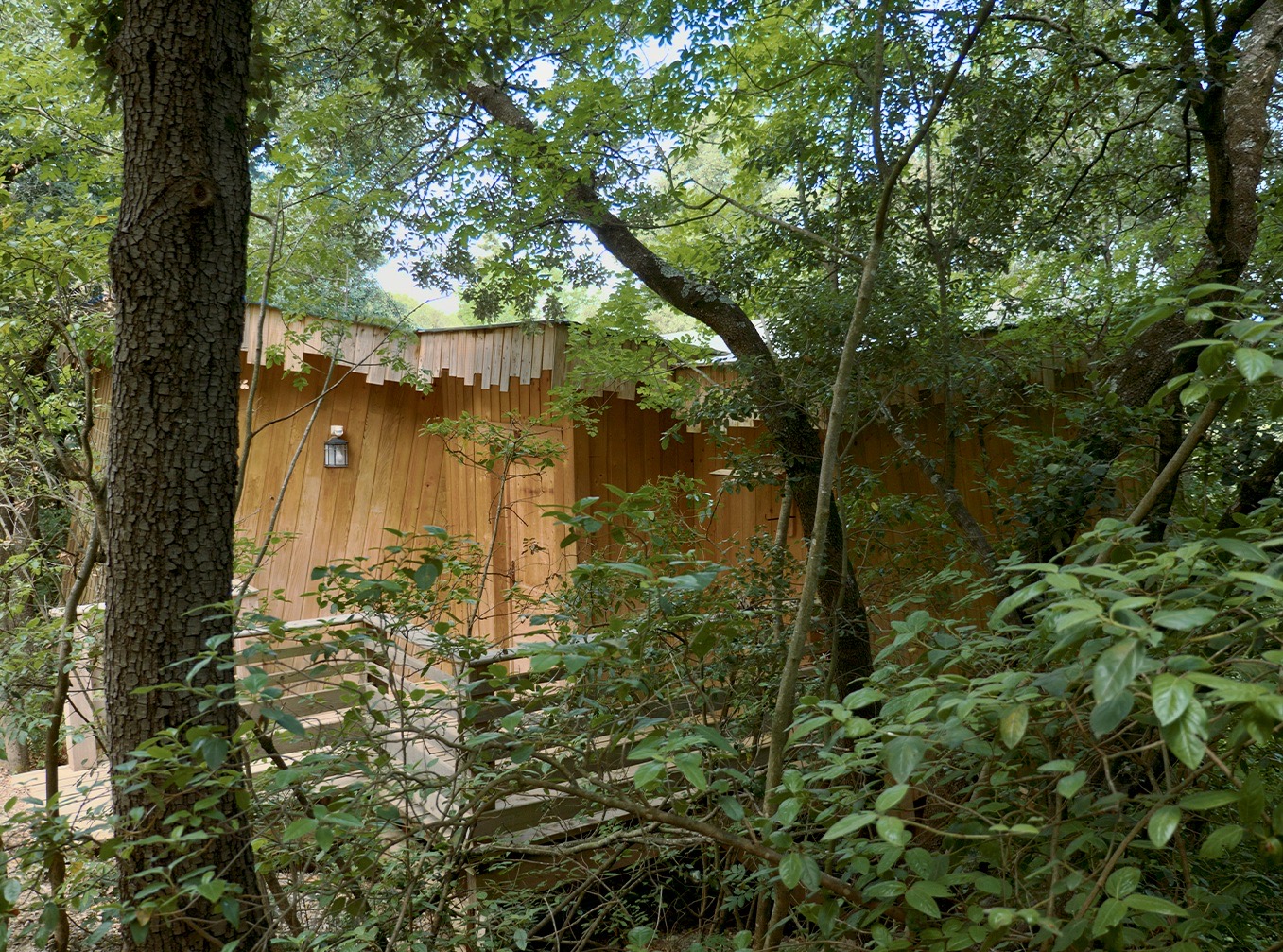 Cabane Cambuse : une expérience suspendue en Languedoc-Roussillon à Villalier — espace de vie
