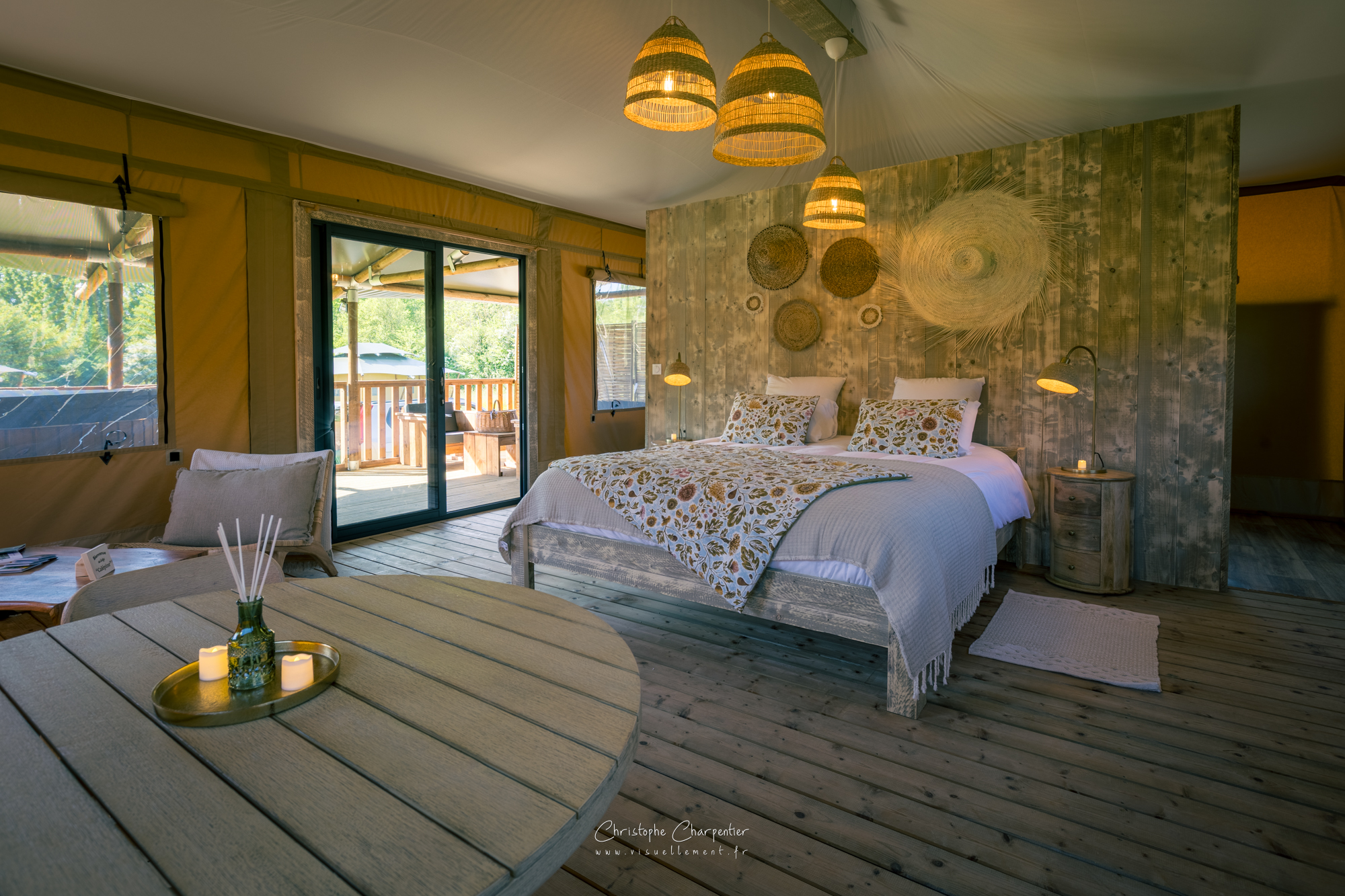Calépine — Lodge safari avec bain nordique à Vienne à Bignoux — espace de vie