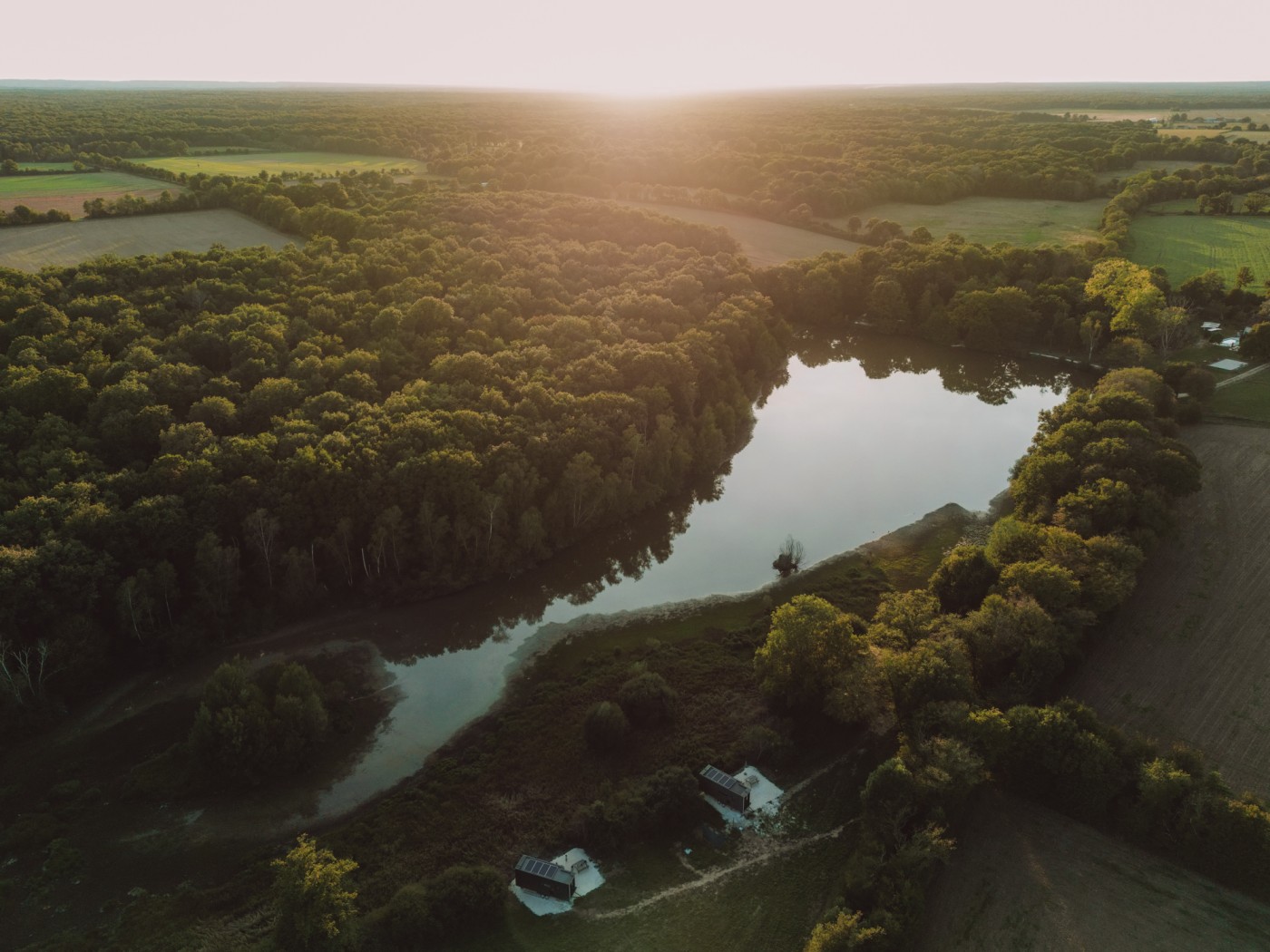 Parcel Tiny House — Évasion nature sur les berges d'un étang en Yonne à Argentenay — détail architectural