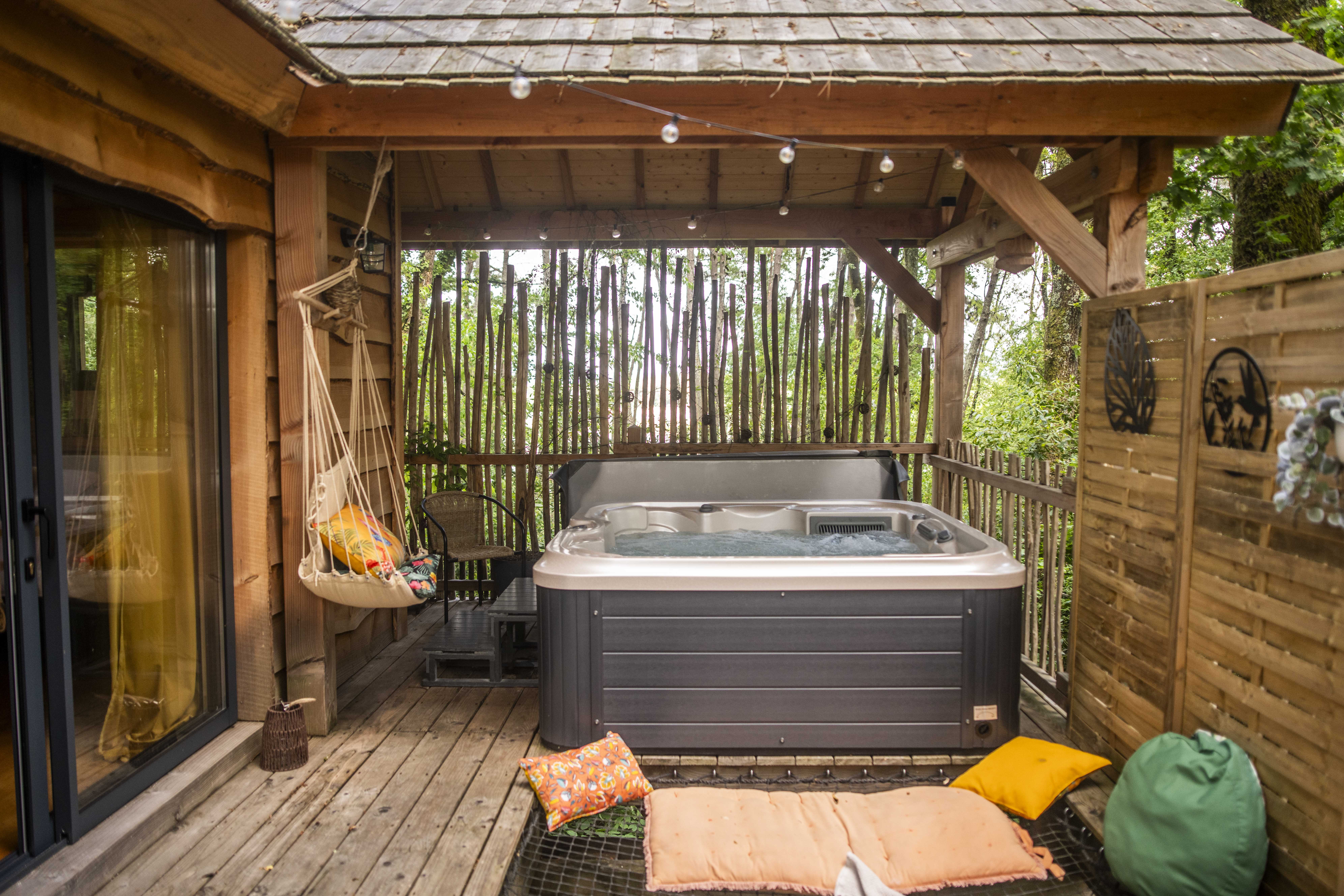 La cabane le Ciel & Spa : une immersion dans les arbres à Martillac — vue intérieure
