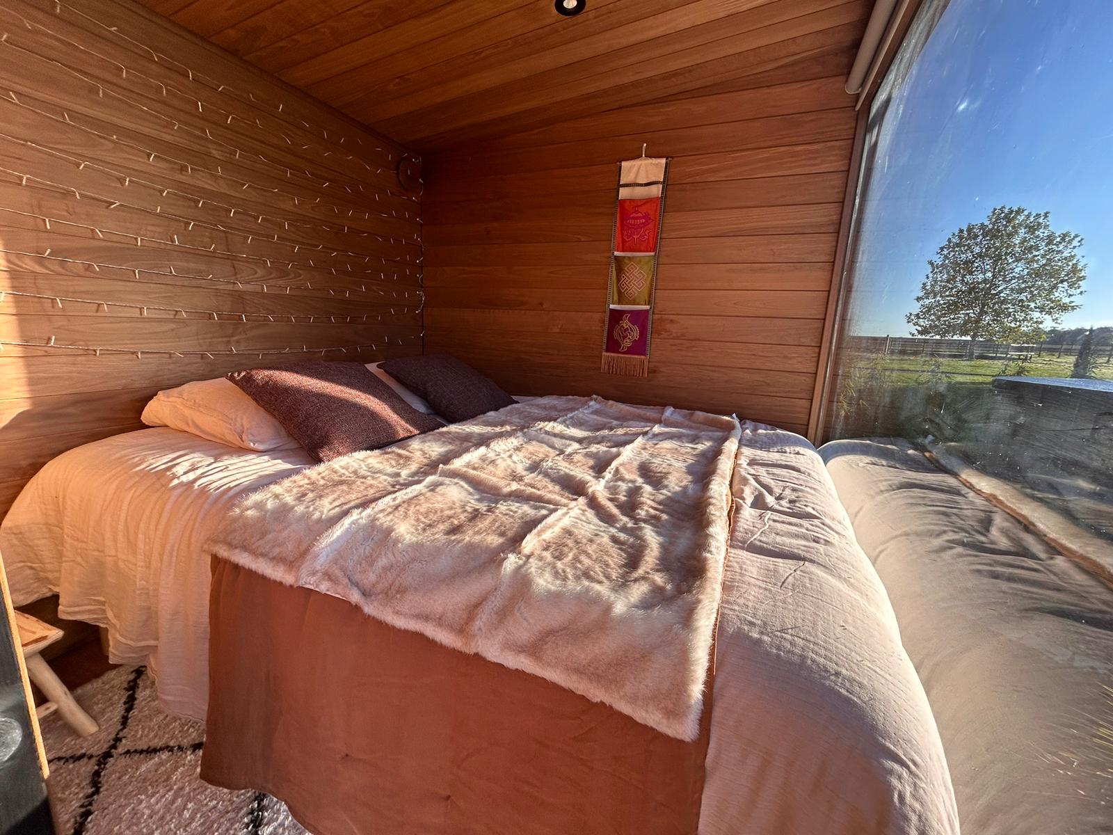Évasion sensorielle au Ayurveda Forest Lodge — Cabane à Céré-La-Ronde