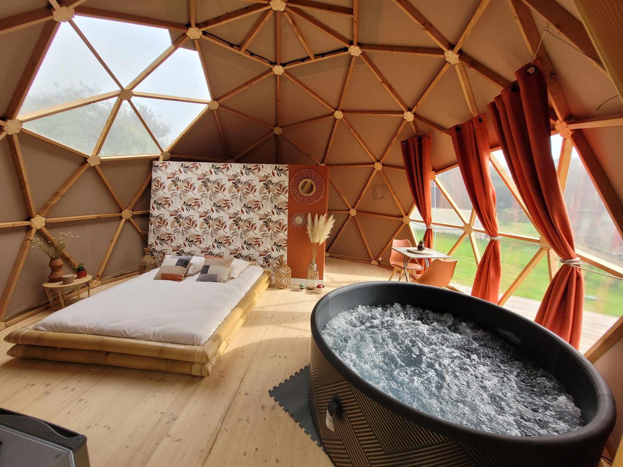 Infinie Bulle & Spa — Dôme avec Spa privatif à Somme à Amiens — espace de vie