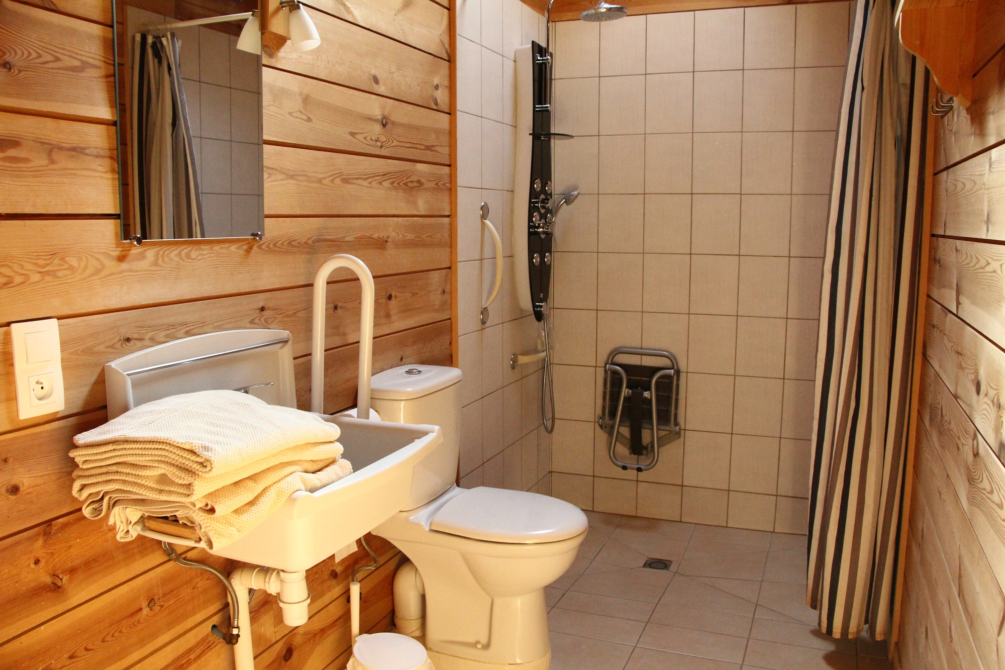 Cottage Western City : une cabane au cœur de la nature à Barberey St Sulpice — détail architectural