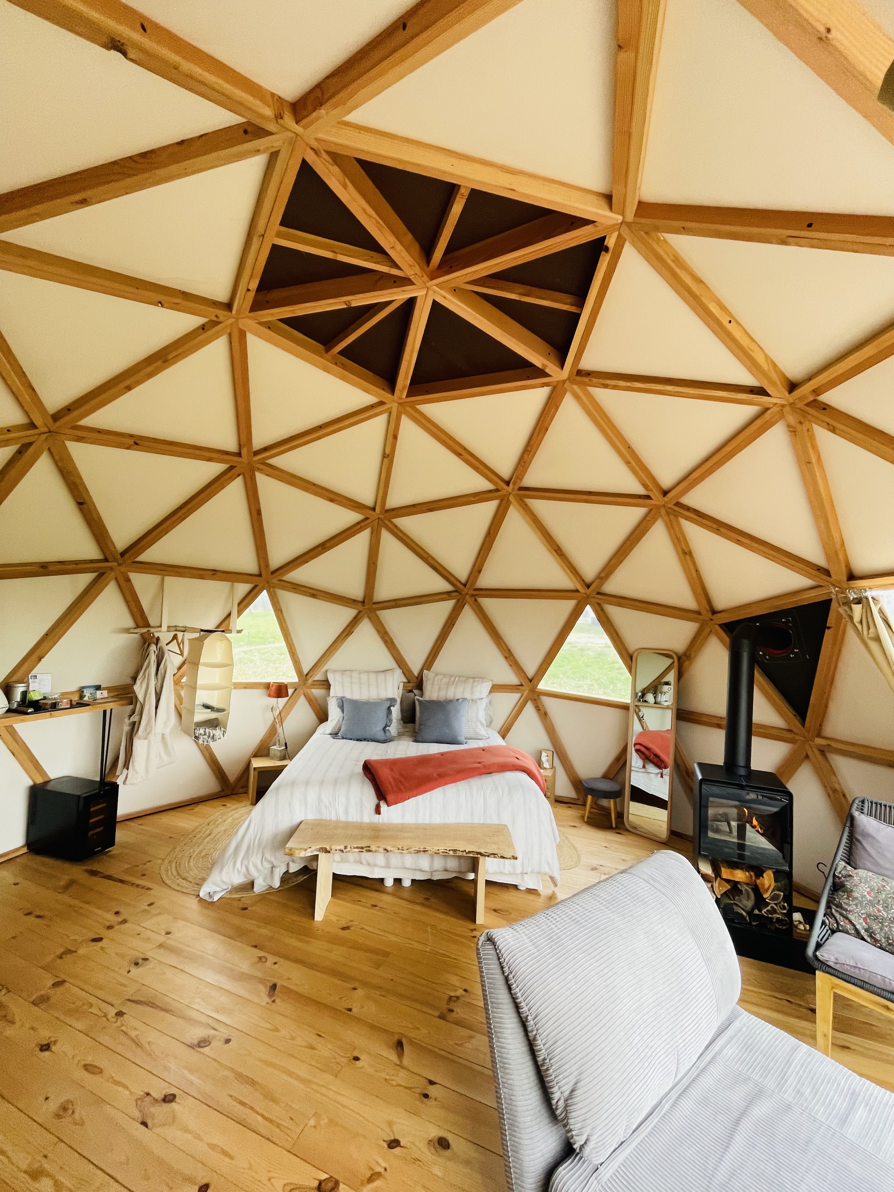 Cèdre dôme géodésique & Spa : une évasion sensorielle en Midi-Pyrénées à Lagraulet Du Gers — cuisine