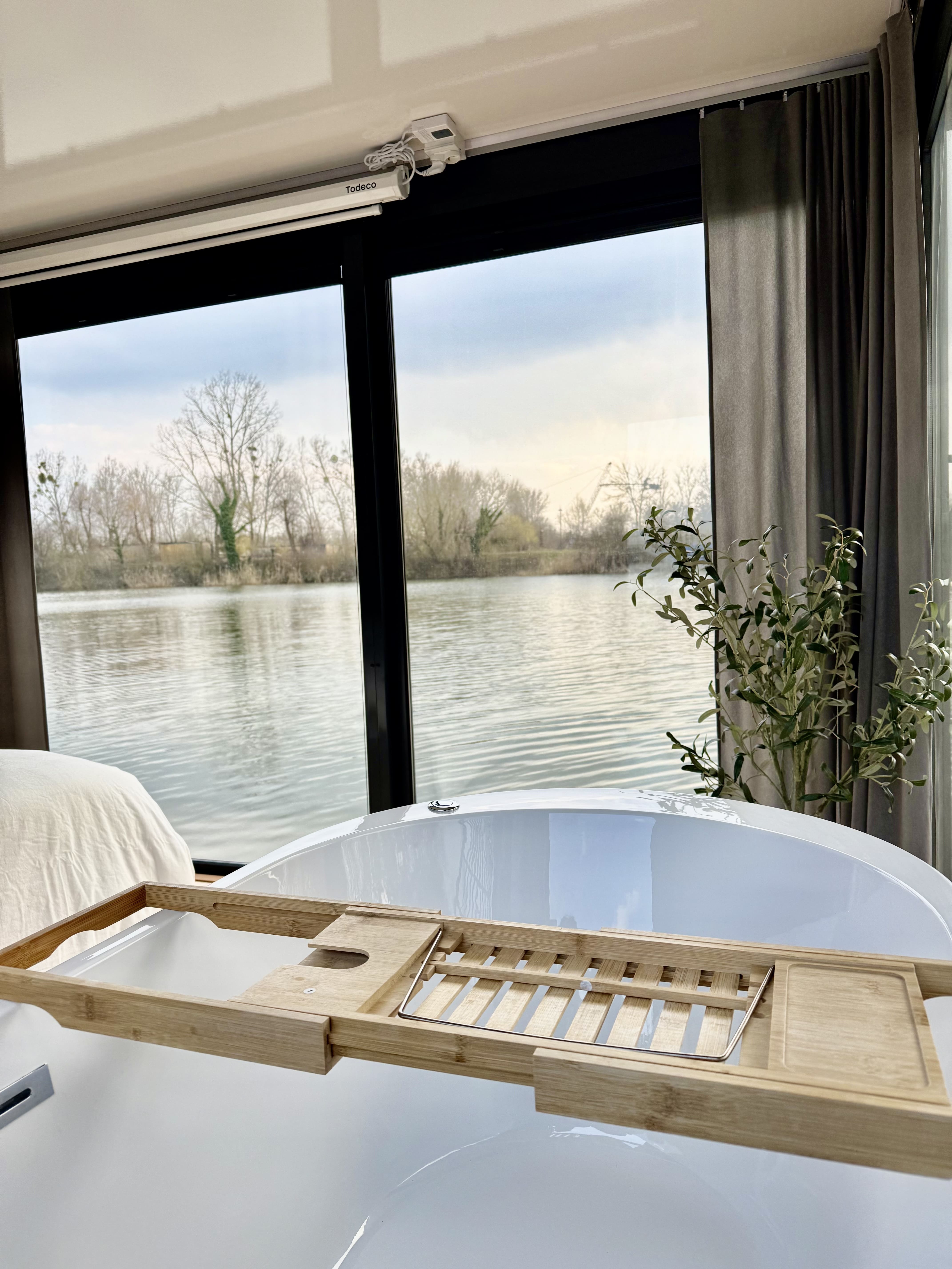 La Dolce Vita & Spa — Péniche avec spa à Moselle à Metz — environnement naturel