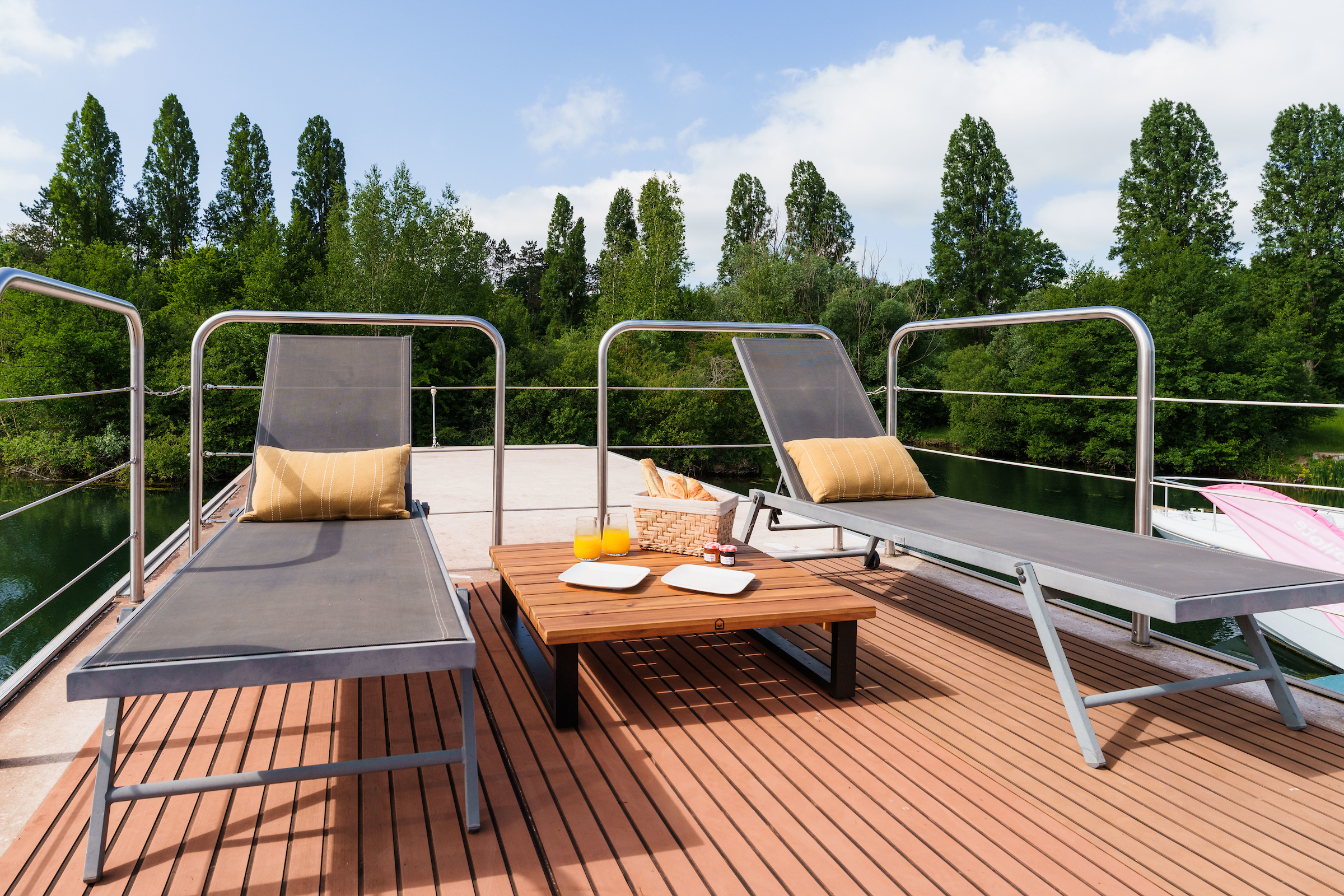 Suite flottante Supérieure — Maison insolite avec rooftop à Saint Fargeau (Seine-et-Marne) à Saint-Fargeau-Ponthierry — espace de vie