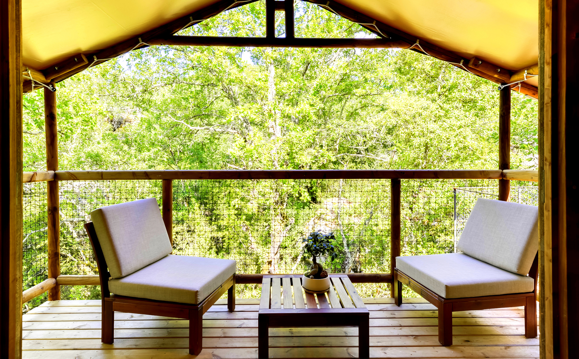 Le Vallon : un ecolodge enchanteur en Rhône-Alpes à Balazuc — espace de vie
