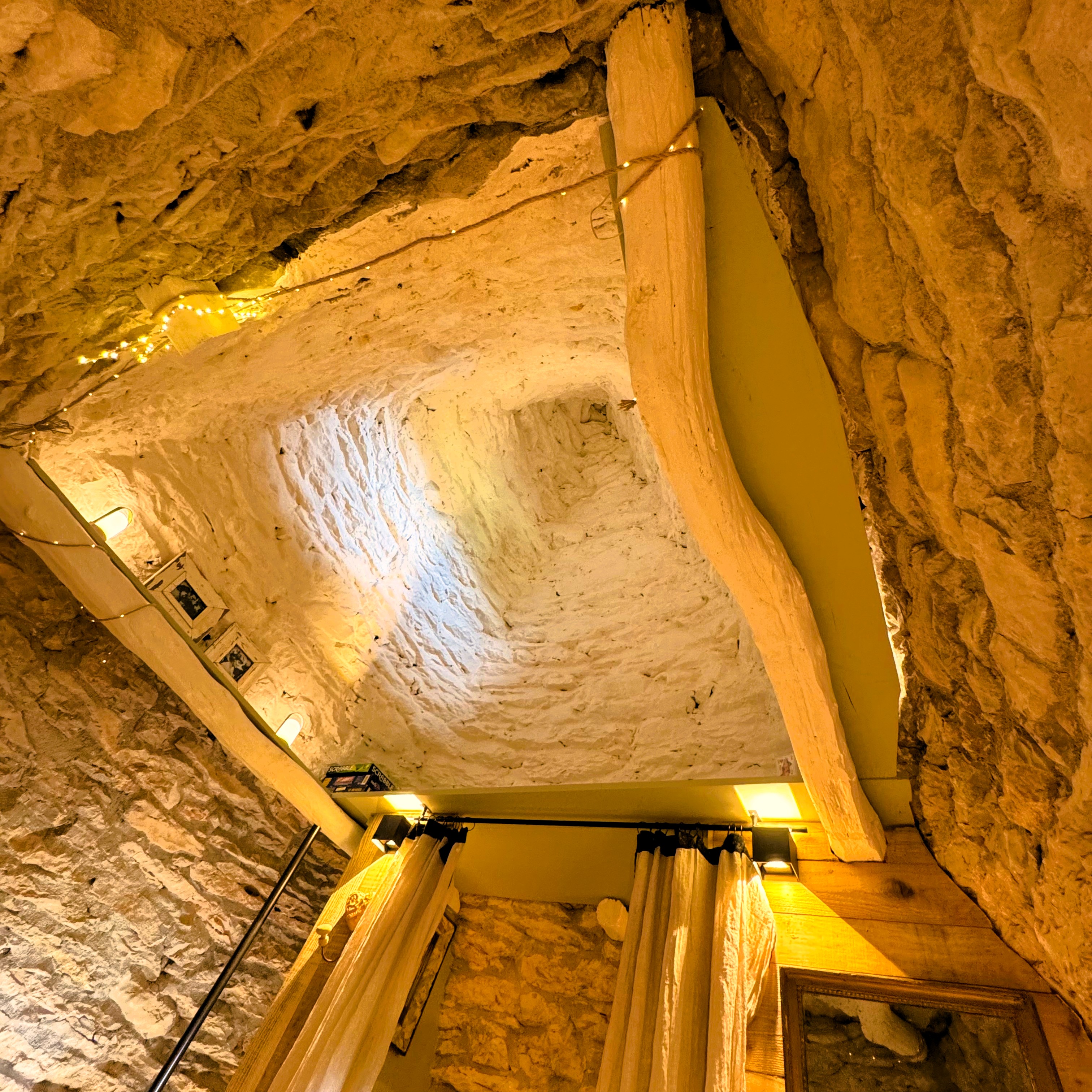 Le Refuge des Etoiles — Maison insolite avec spa privatif à Lot à Cajarc — salle de bain