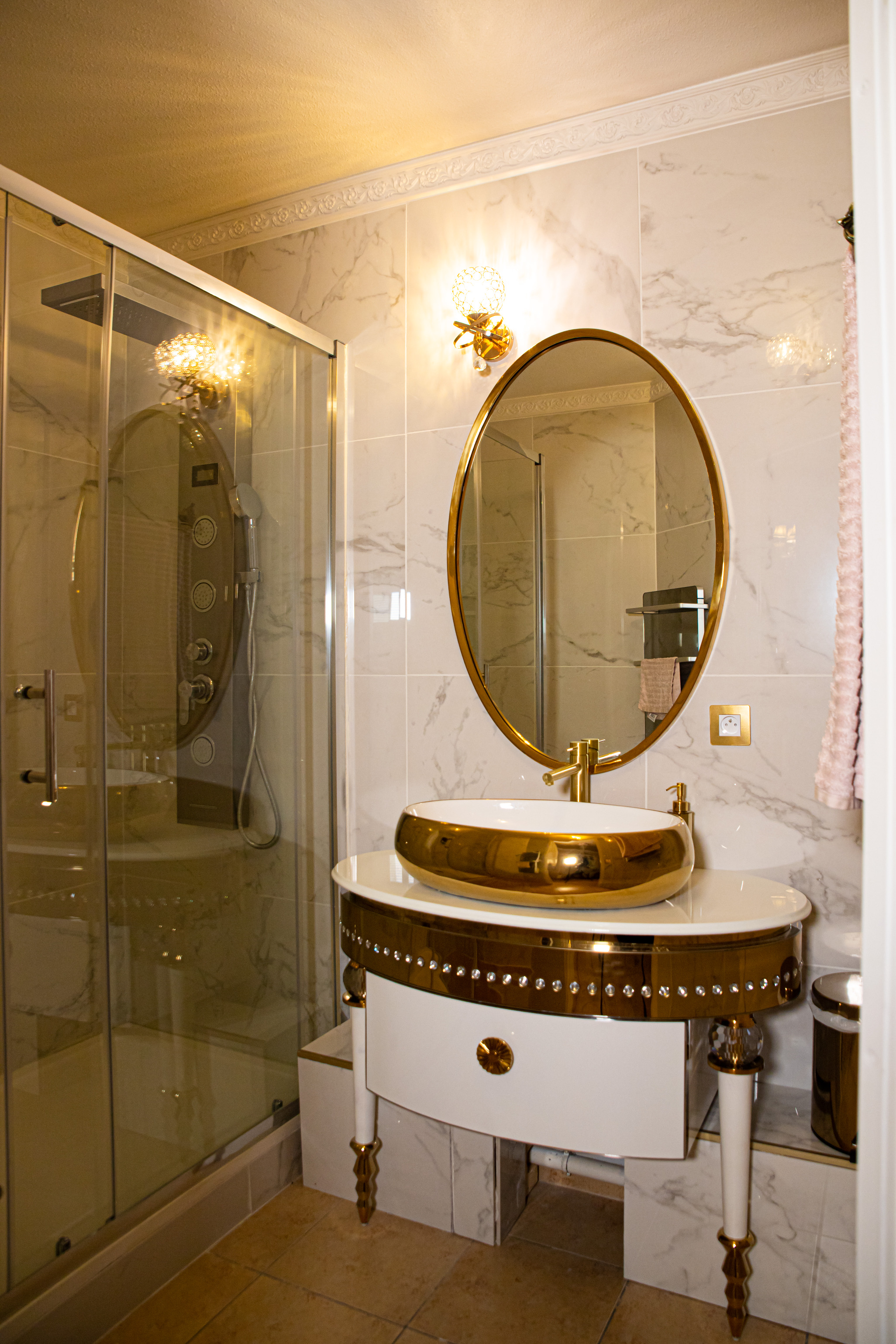 Love Room Spa - Le Petit Versailles : une évasion romantique à Vernon — salle de bain