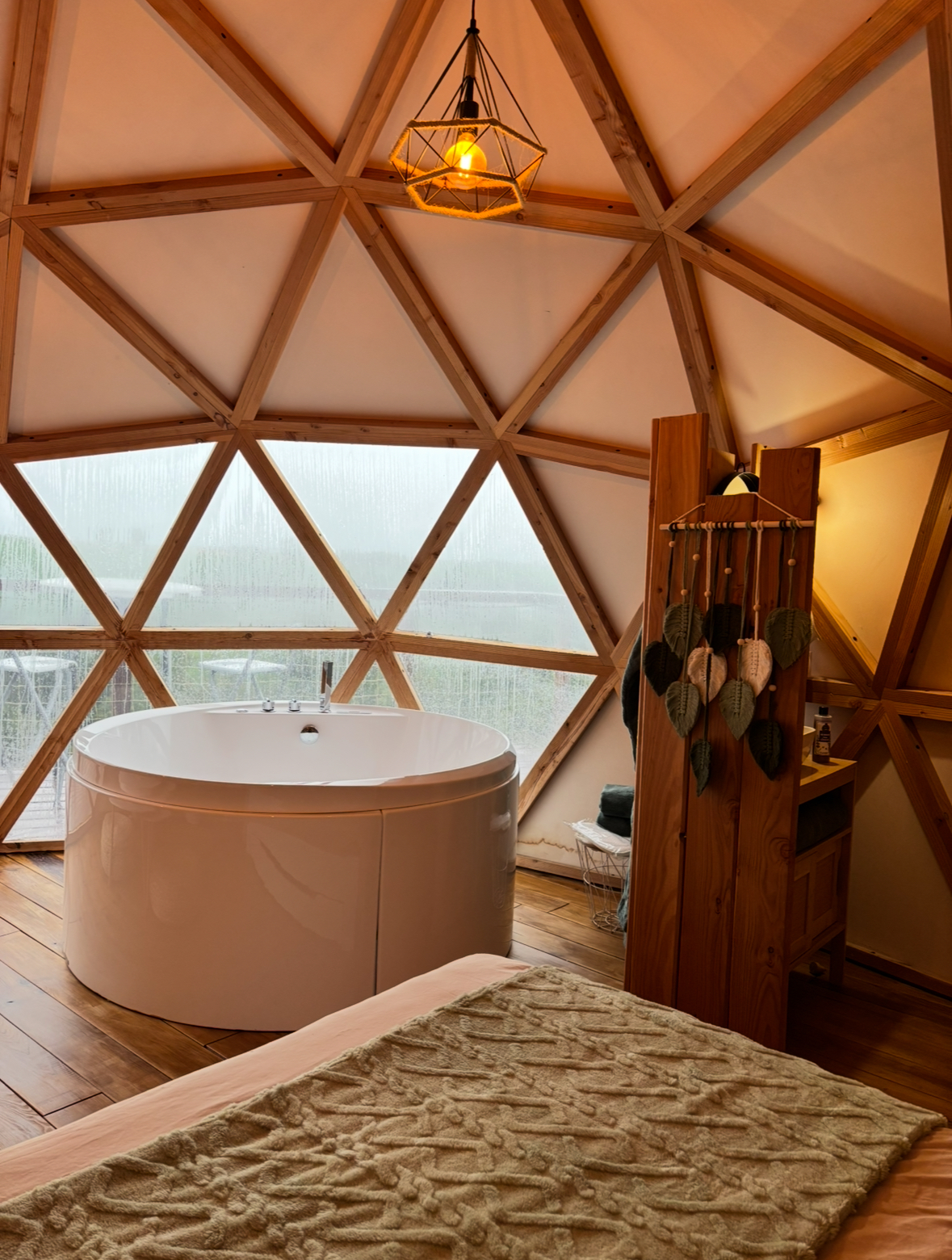 Lavan'dôme — Dôme avec baignoire balnéo à Alpes-de-Haute-Provence à Digne-les-Bains — salle de bain