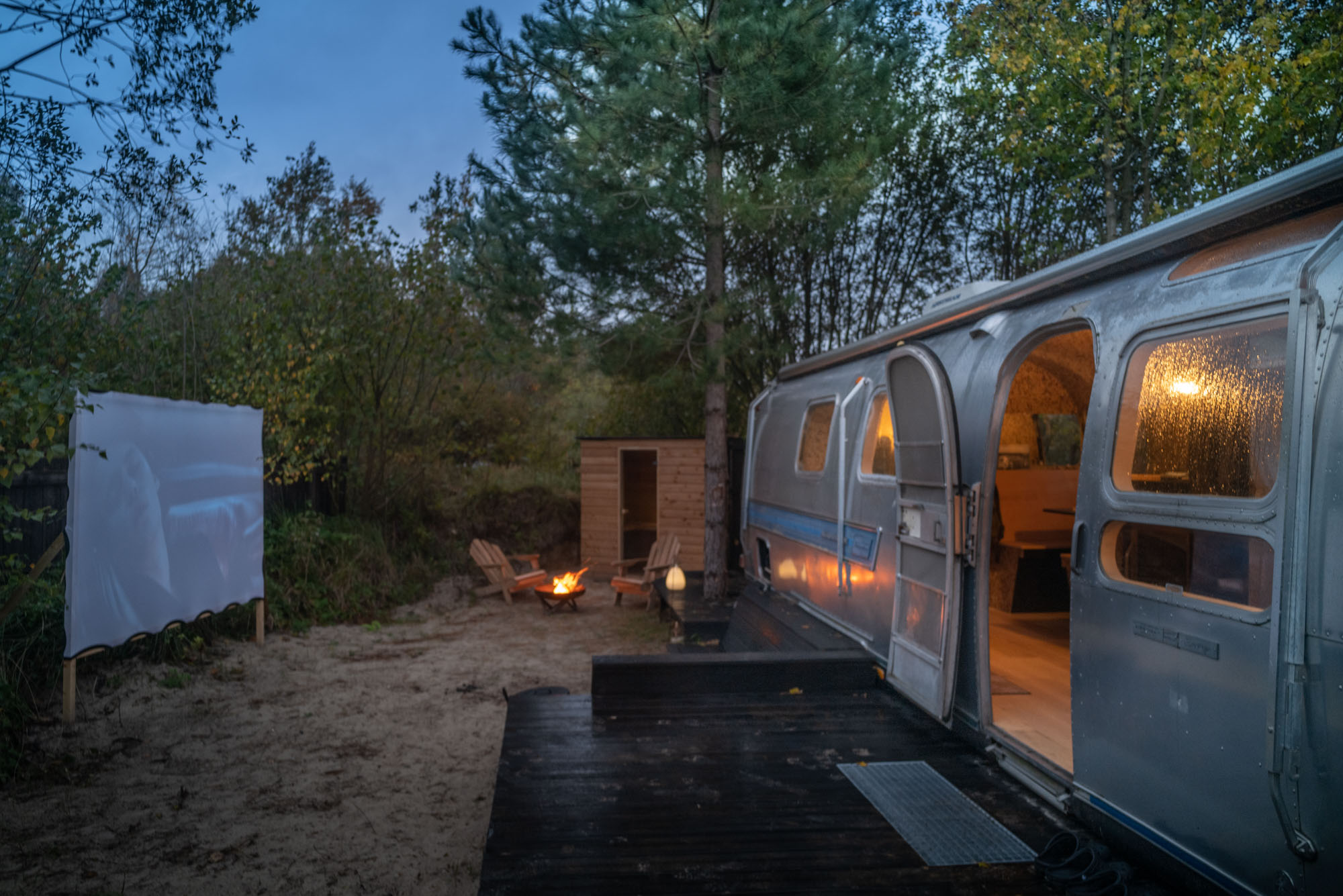 Voyage, Caravan Lodge — Caravane zen et minérale à Somme à Saint-Quentin-En-Tourmont — salle de bain