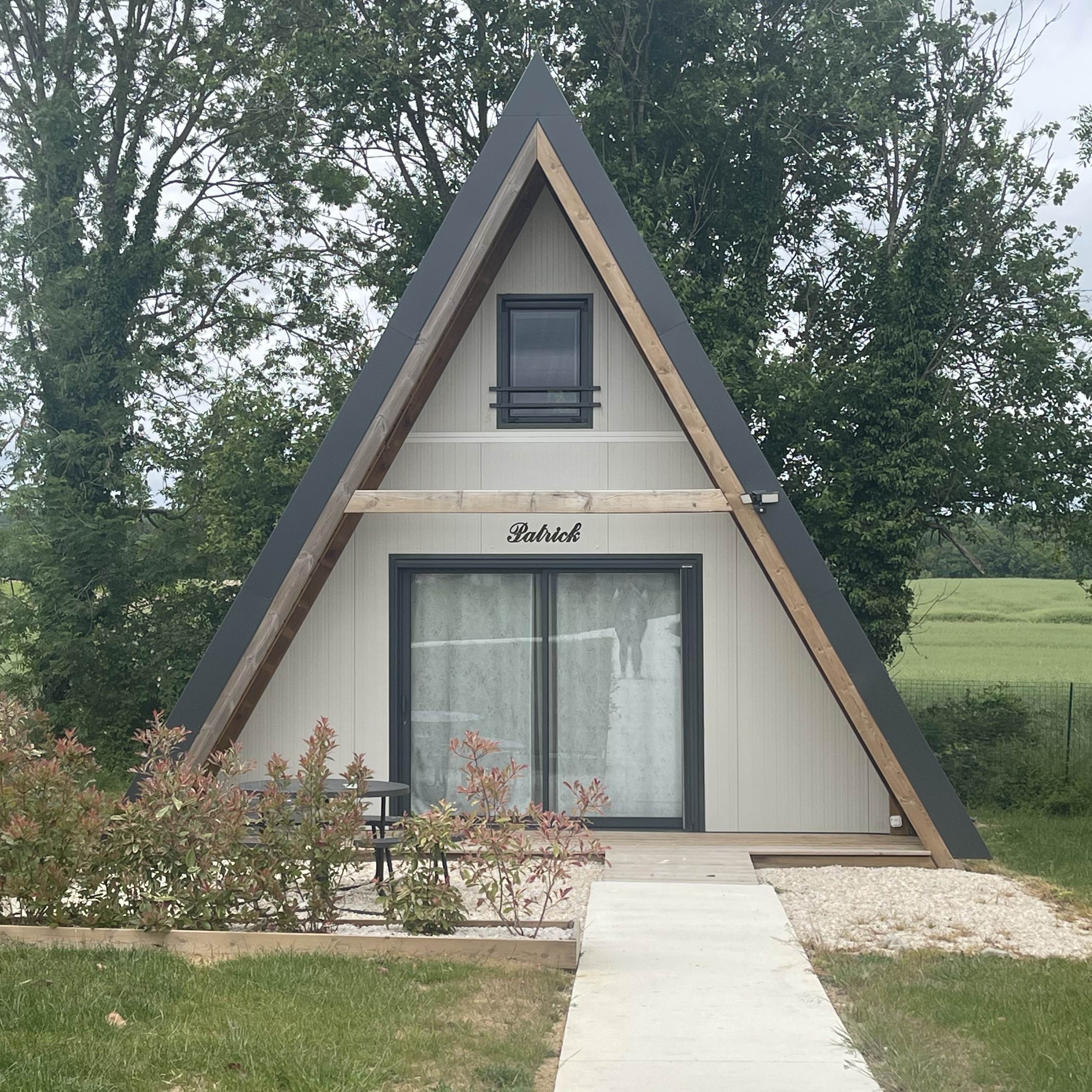 Le Tipi Patrick : un chalet enchanteur en pleine nature — Chalet à Blancs Coteaux