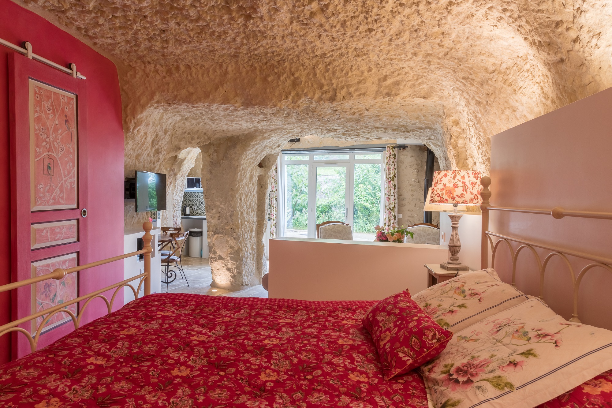 Évasion dans une maison troglodyte au cœur du Val de Loire à Noizay — environnement naturel