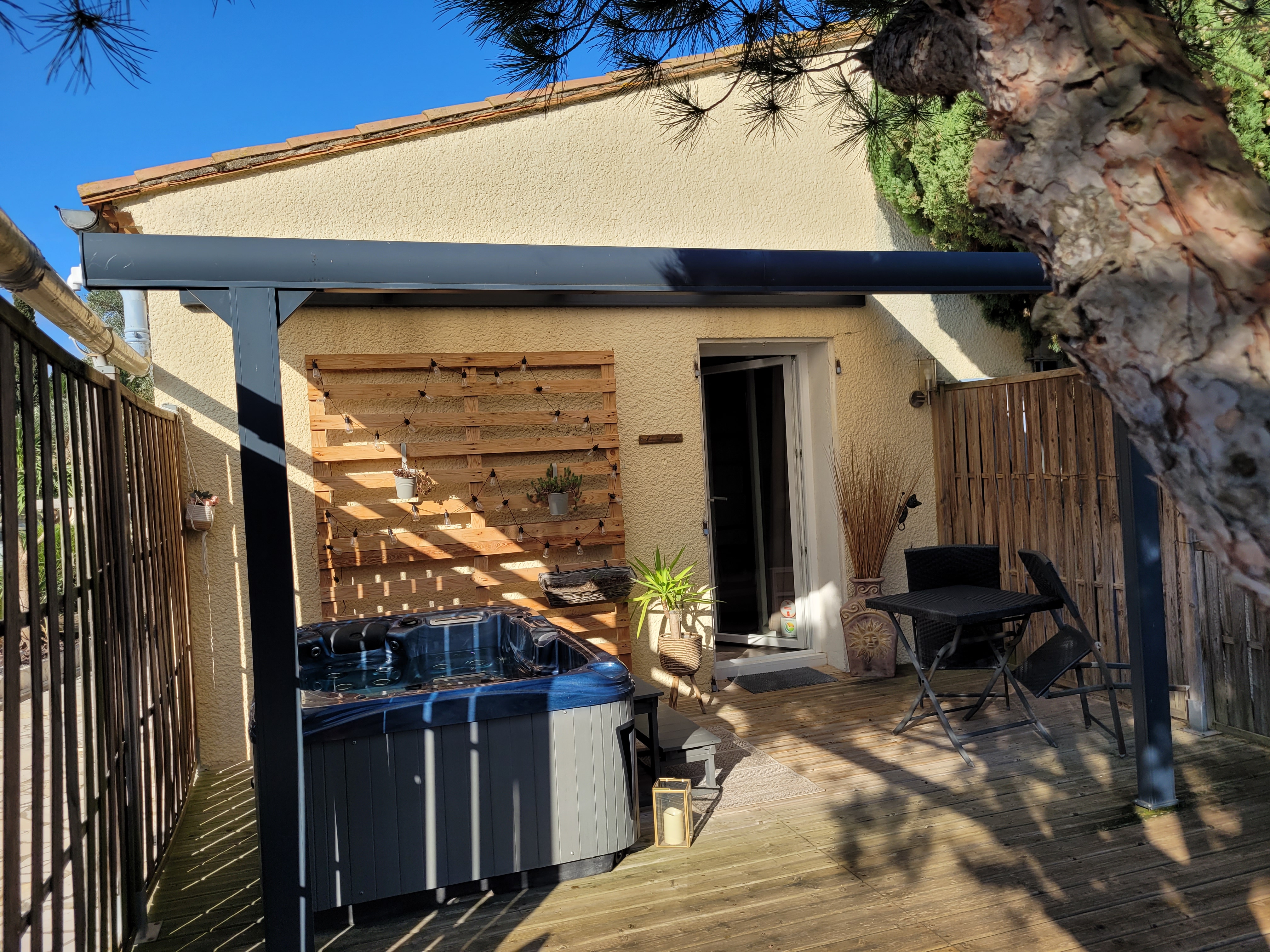 Le Mas Blanc & Spa — Maison insolite avec jacuzzi à Carcassonne
