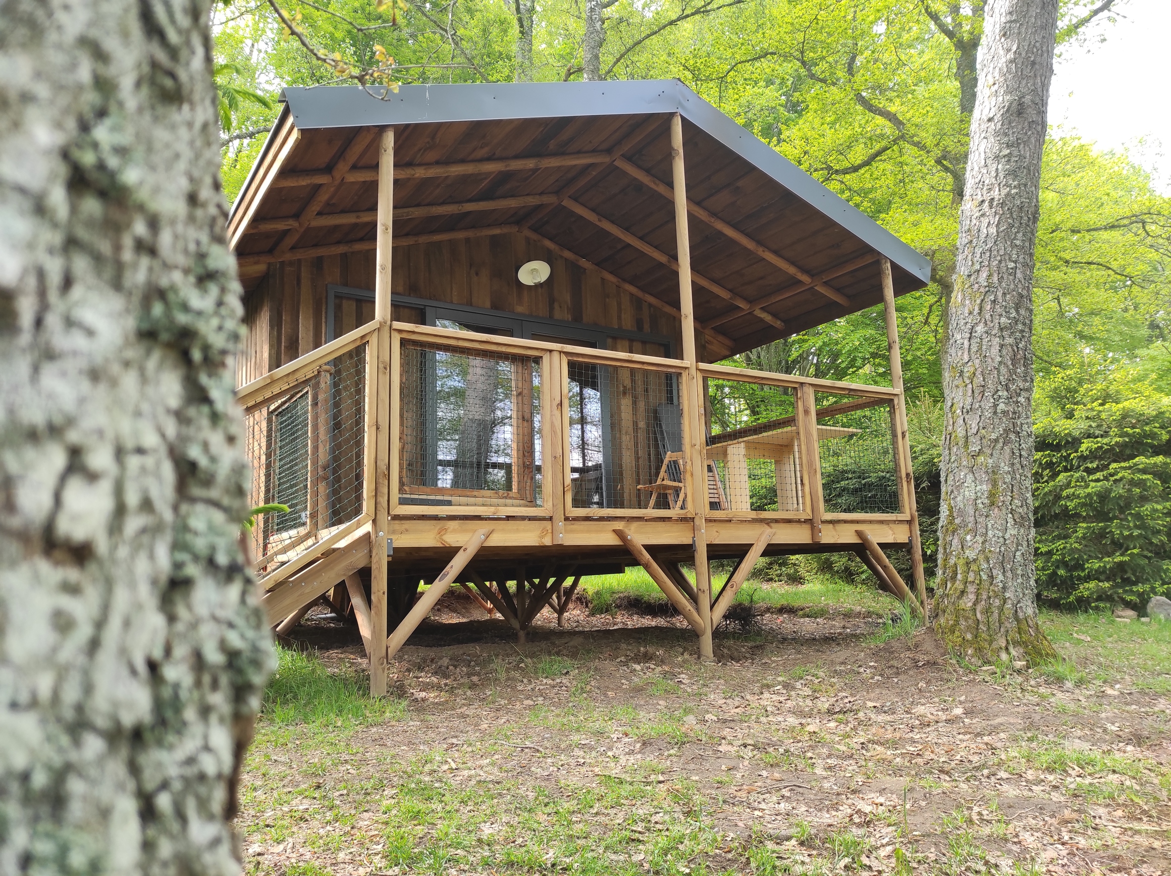 Chalet Le Chavanon : une évasion romantique en Limousin à Flayat — cuisine