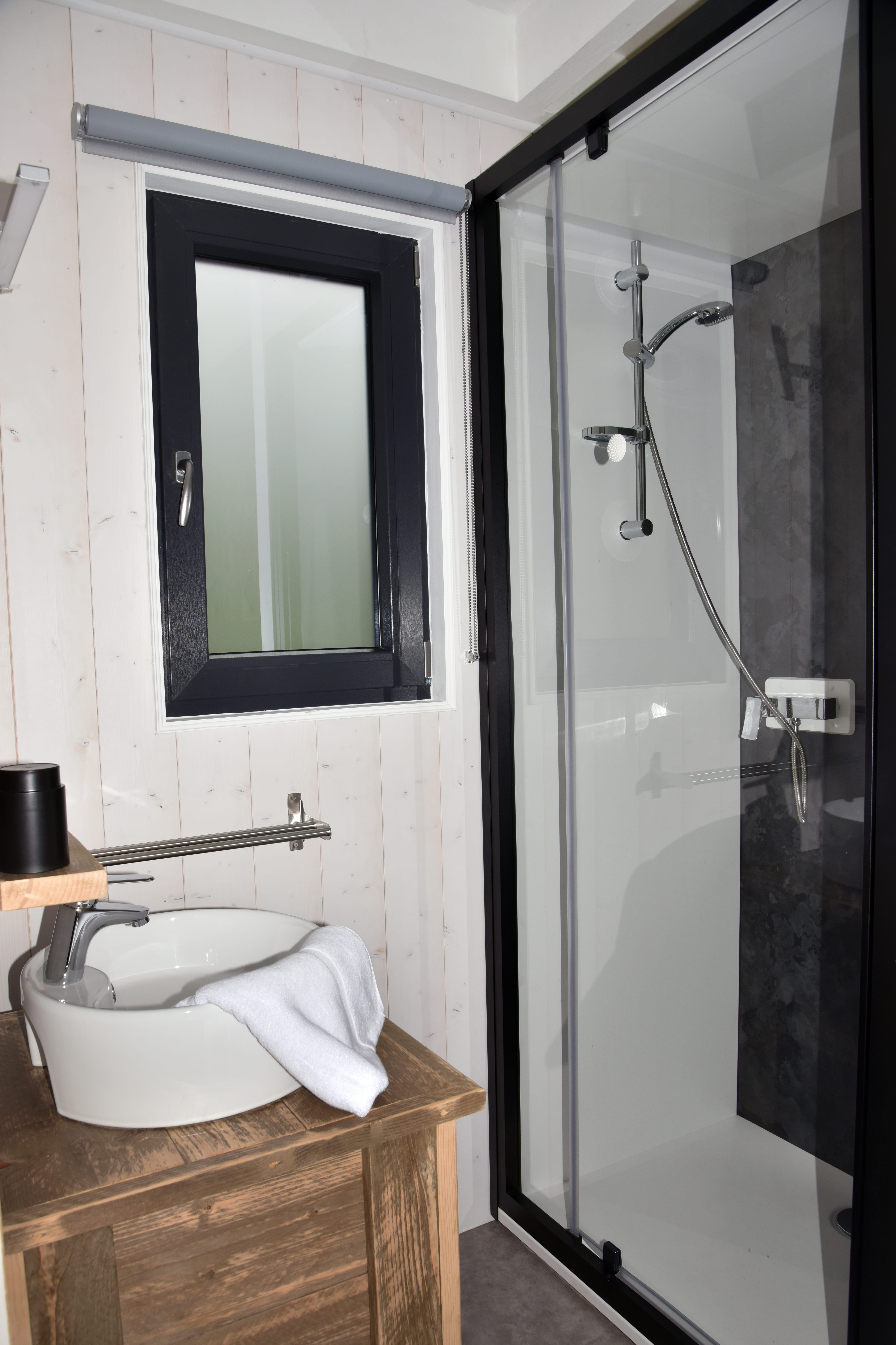 Cabane Brennus avec bain à remous en Auvergne à Vic-Le-Comte — environnement naturel