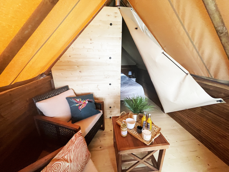 Cabane sur l'eau : une évasion romantique en Île-de-France à Gravon — vue intérieure