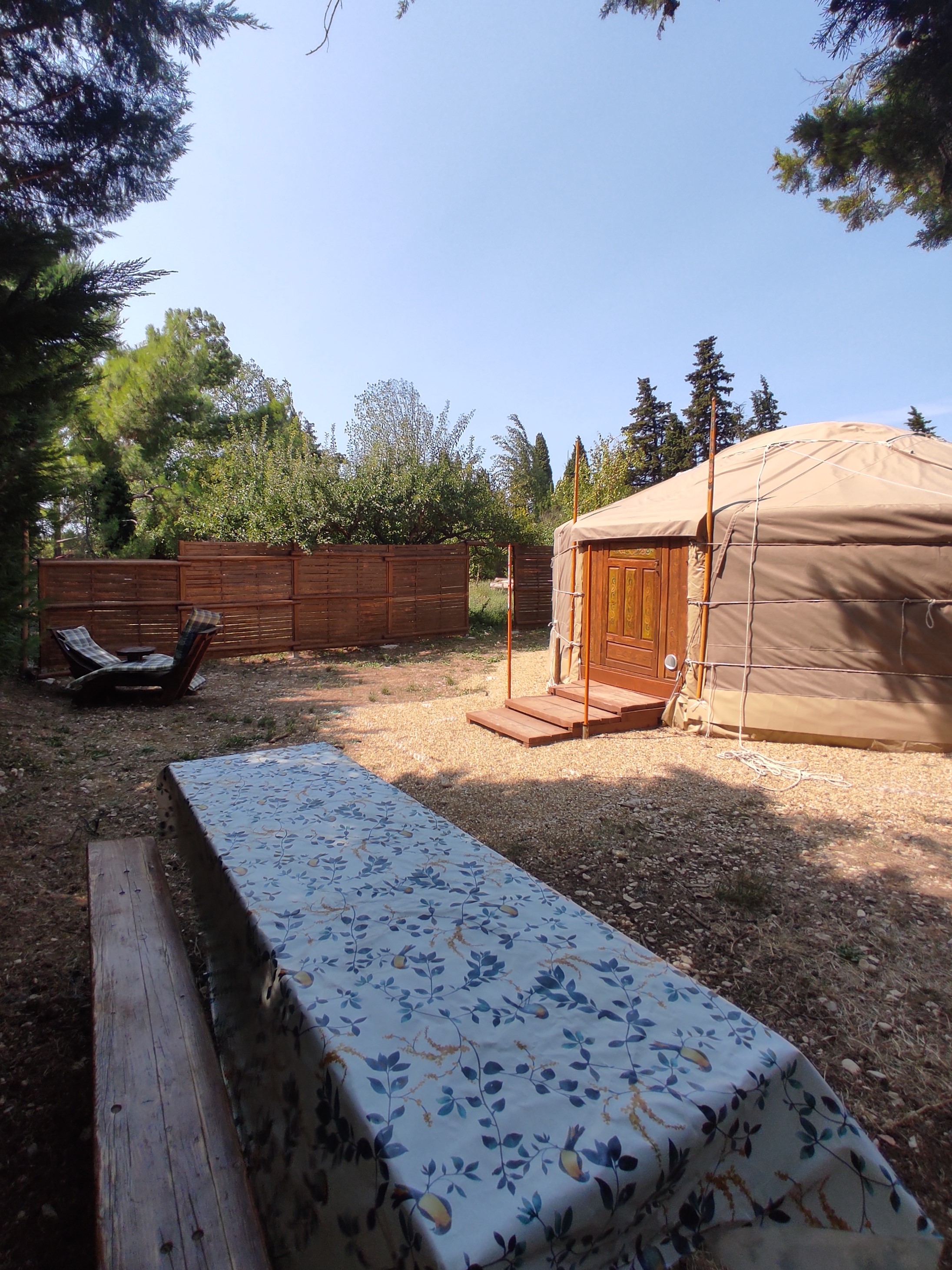 La Yourte du Nid'Oiselet — Yourte avec vue sur le Mont Ventoux à Vaucluse à Fontaine-de-Vaucluse — salle de bain