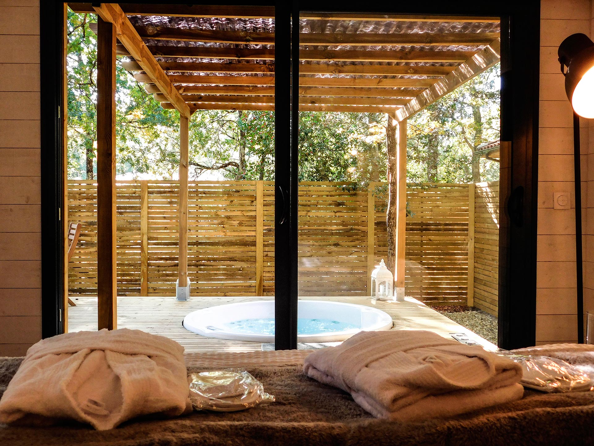 Cabane Lily & Spa : une évasion sensorielle en Aquitaine à Audenge — espace de vie