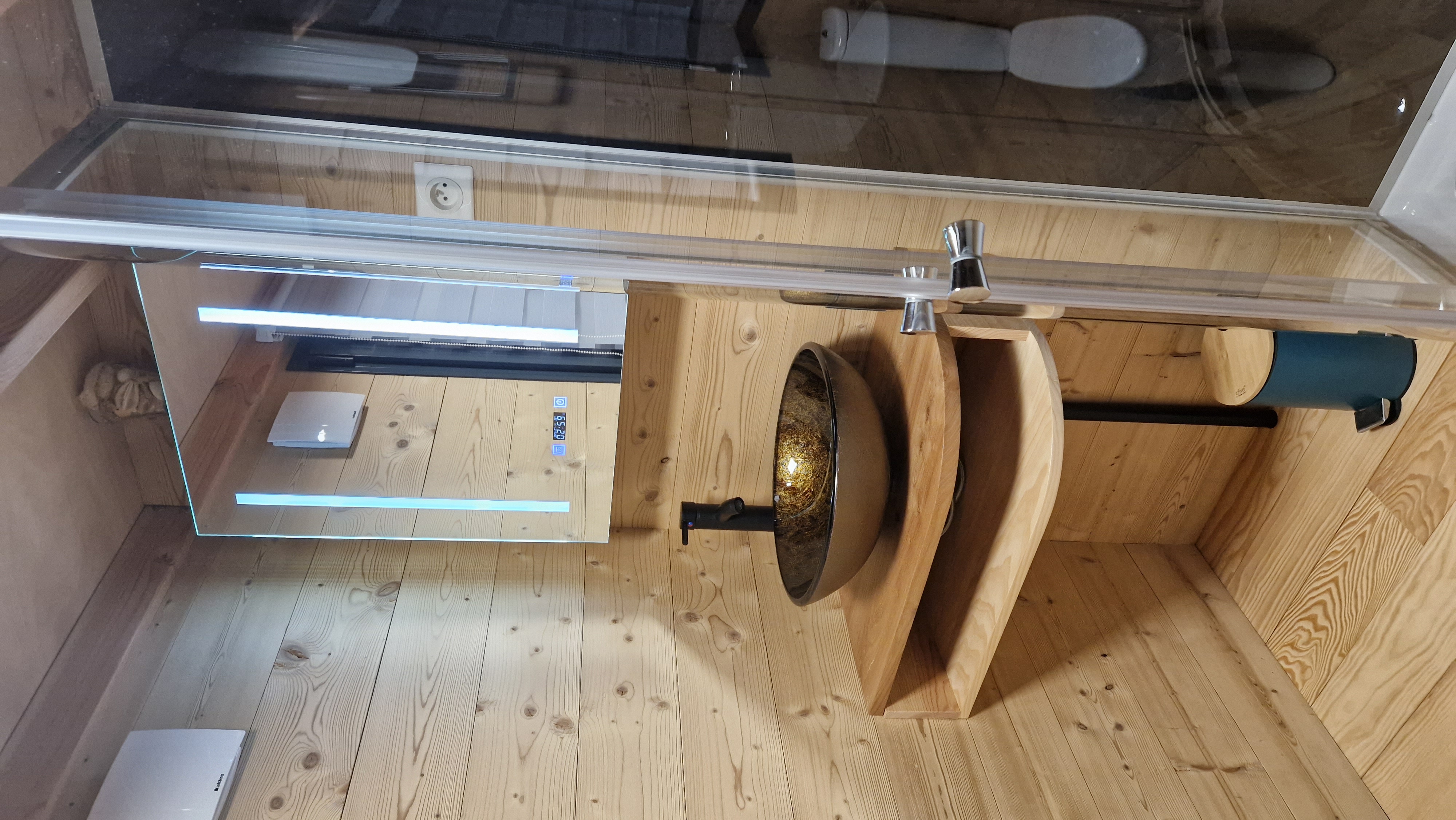 La Tiny de Clem & Spa : un cocon moderne en Midi-Pyrénées à Figeac — vue depuis la terrasse