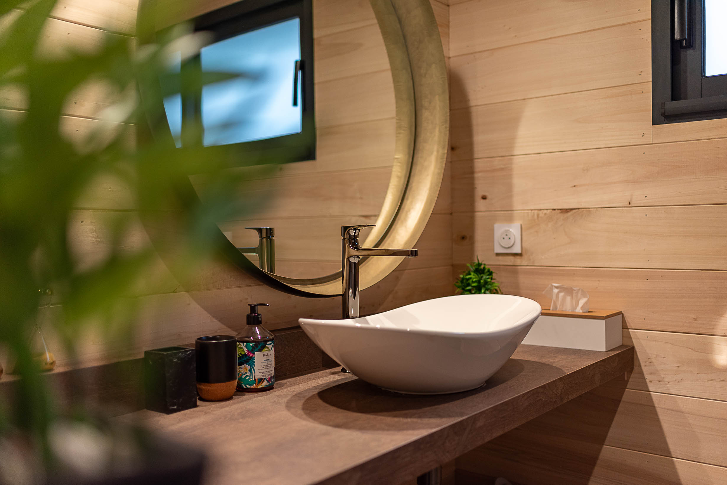 Une cabane sur pilotis pour une escapade sensorielle en Midi-Pyrénées à Naucelle — environnement naturel