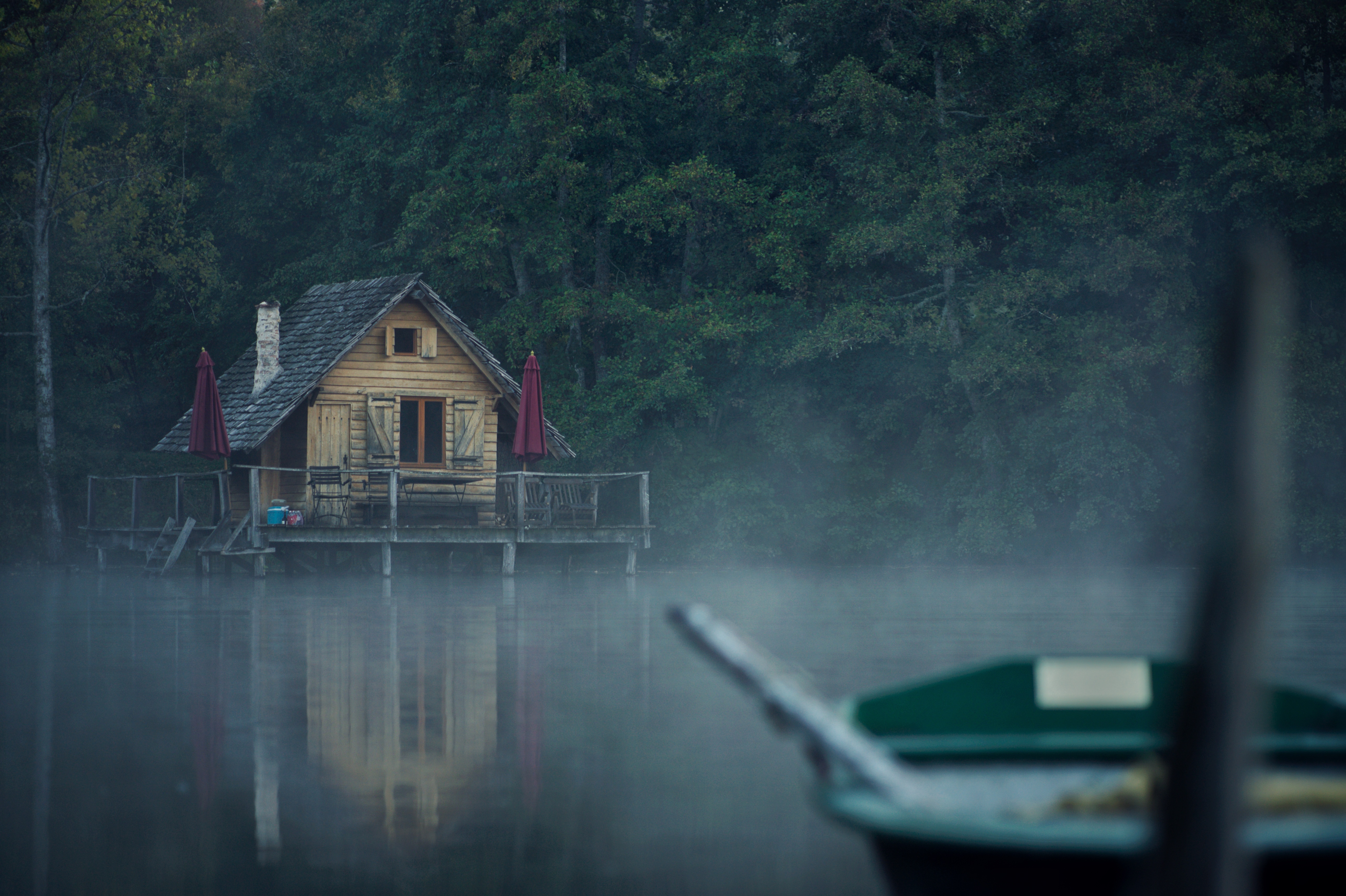 Cabane des Demoiselles : une expérience flottante en Bourgogne
