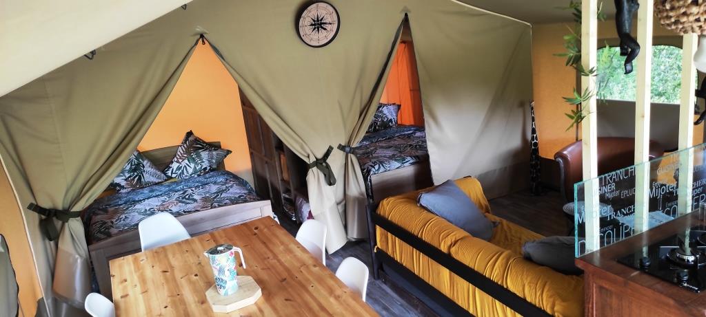 Tente Lodge Grenade : une expérience immersive en pleine nature à Dun — détail architectural