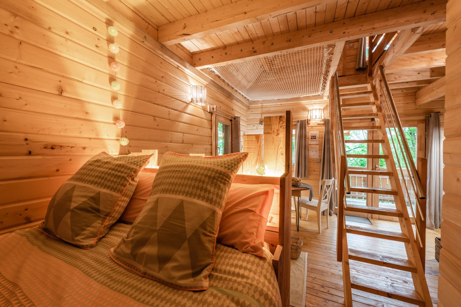 Cabane des Sylphes & Spa — Cabane sur pilotis avec spa à Saint-Léger (Hautes-Alpes) à Saint-Léger-les-Mélèzes — détail architectural