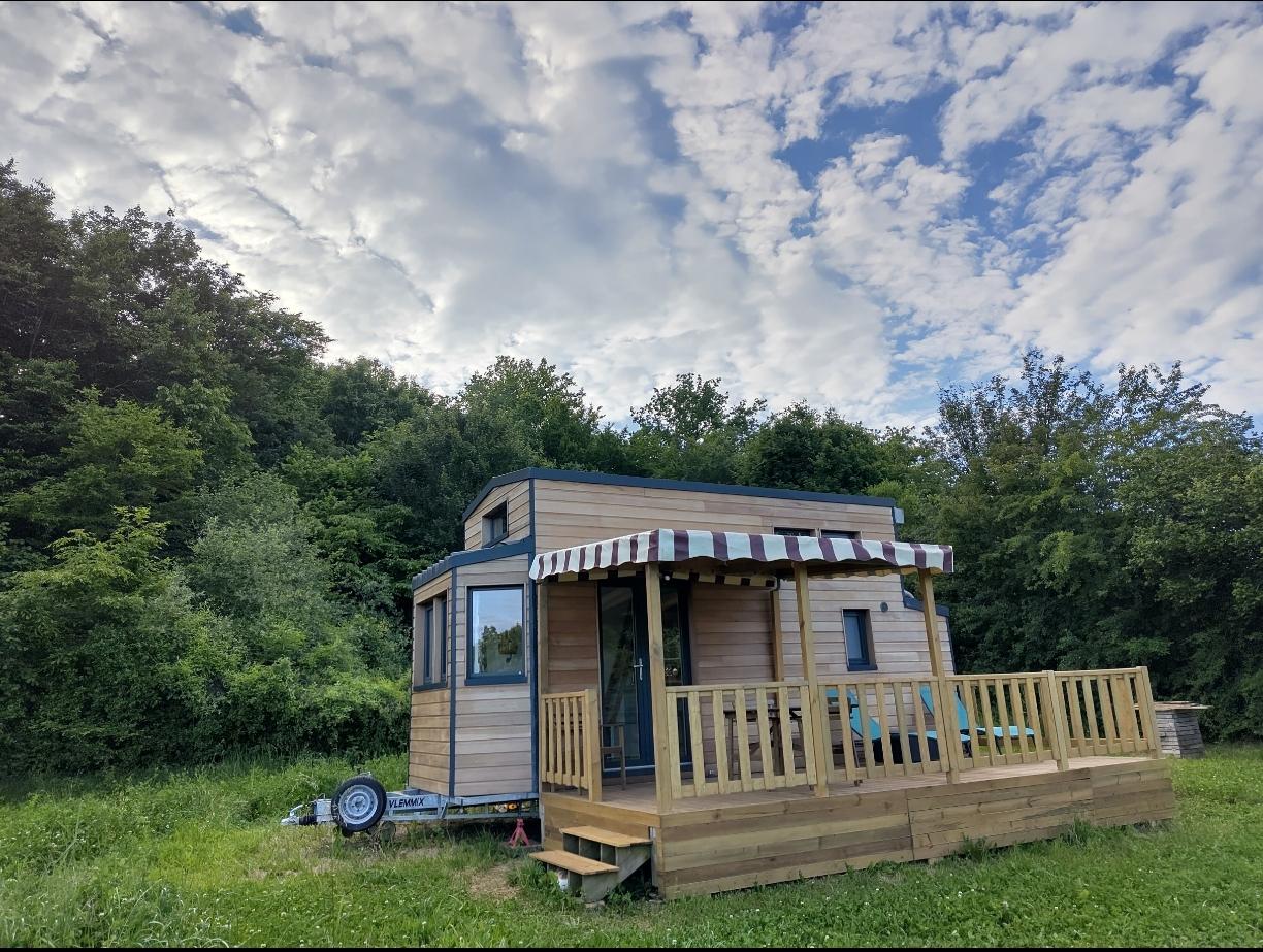 Évasion dans une mini maison autonome en Bourgogne — Tiny House à Aignay Le Duc