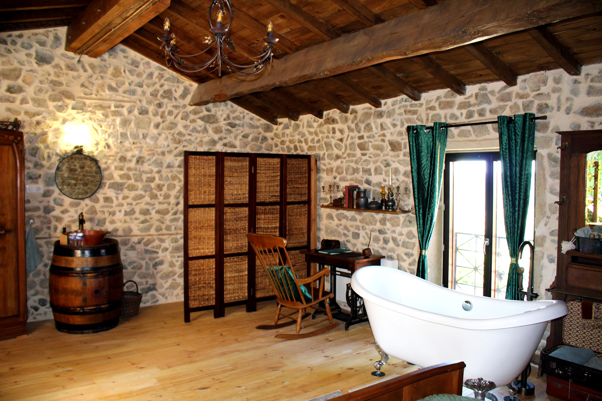 Maison de hobbit — Séjour féérique avec spa à Rhône à Quincié-en-Beaujolais — espace de vie